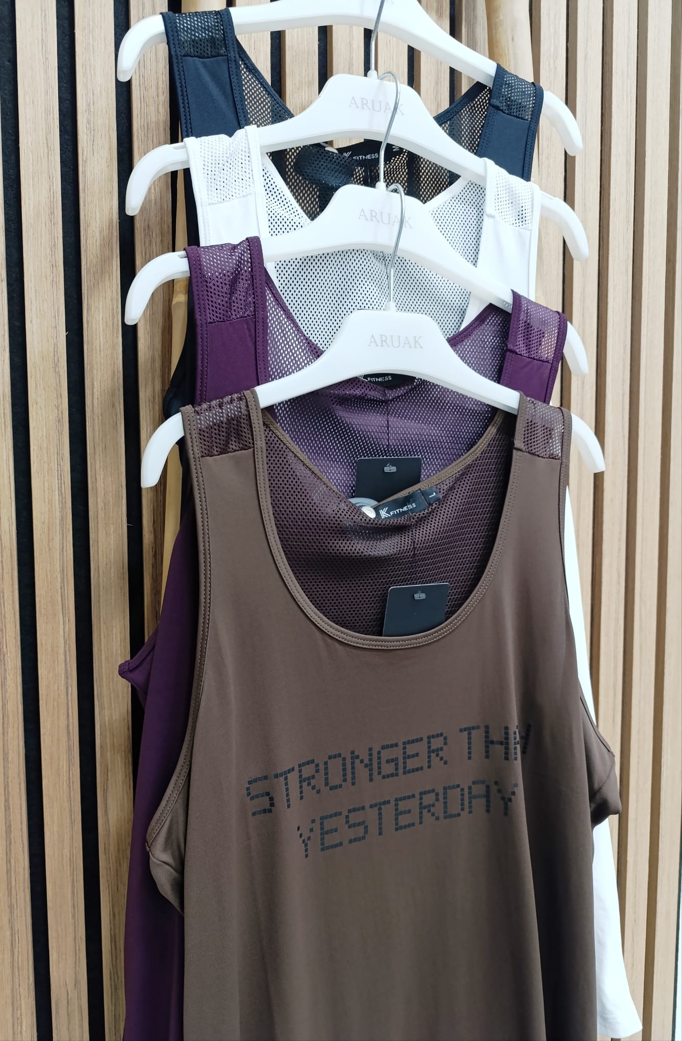 https://bo.aruak.pt/FileUploads/produtos/fitness/tops/q0196_1.jpg