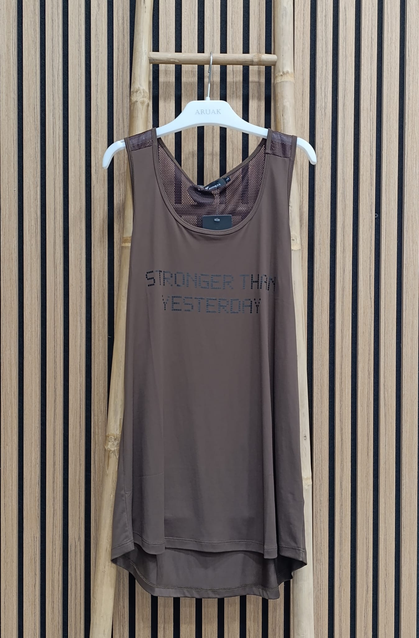https://bo.aruak.pt/FileUploads/produtos/fitness/tops/q0196_3.jpg
