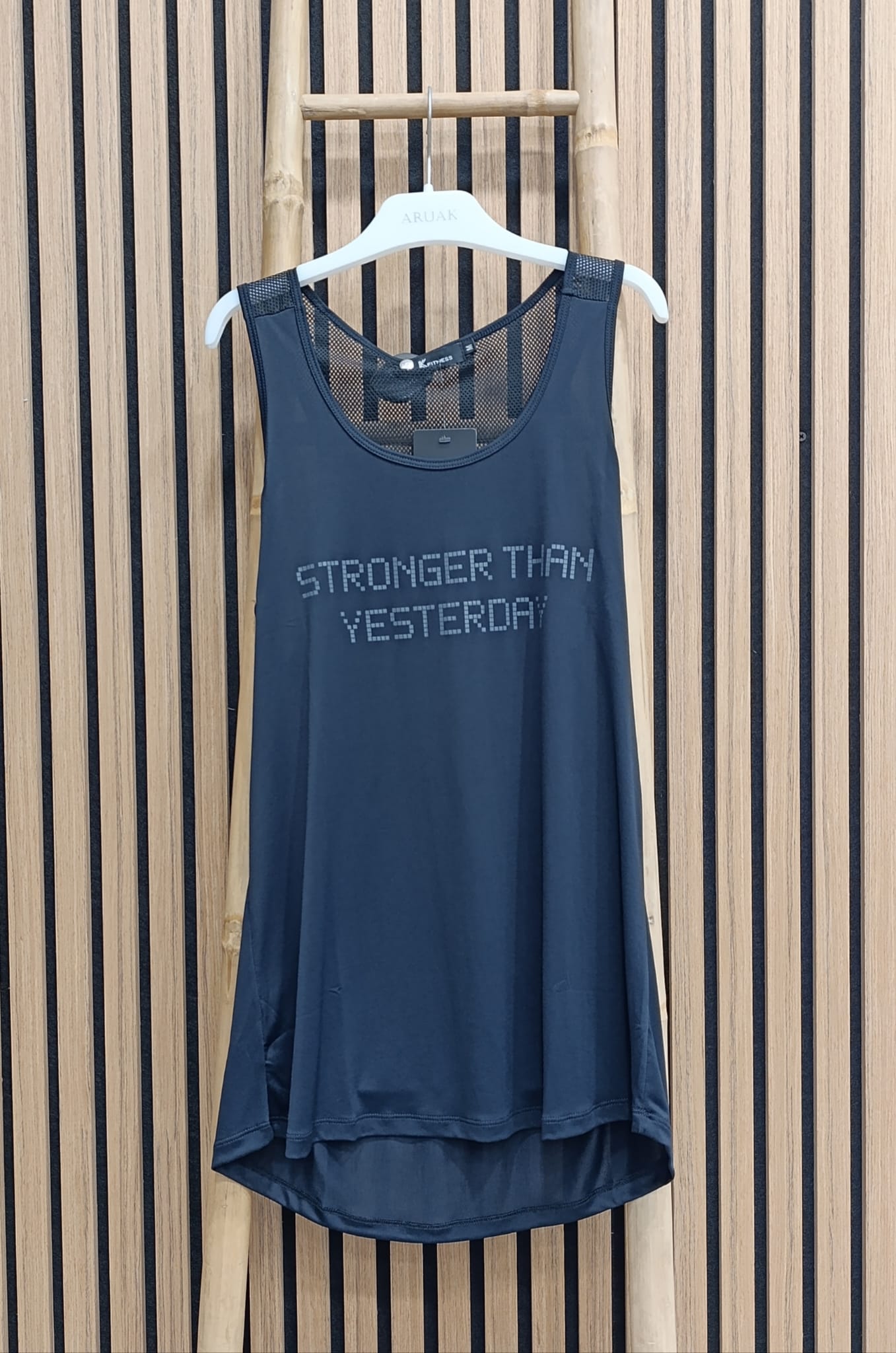 https://bo.aruak.pt/FileUploads/produtos/fitness/tops/q0196_4.jpg