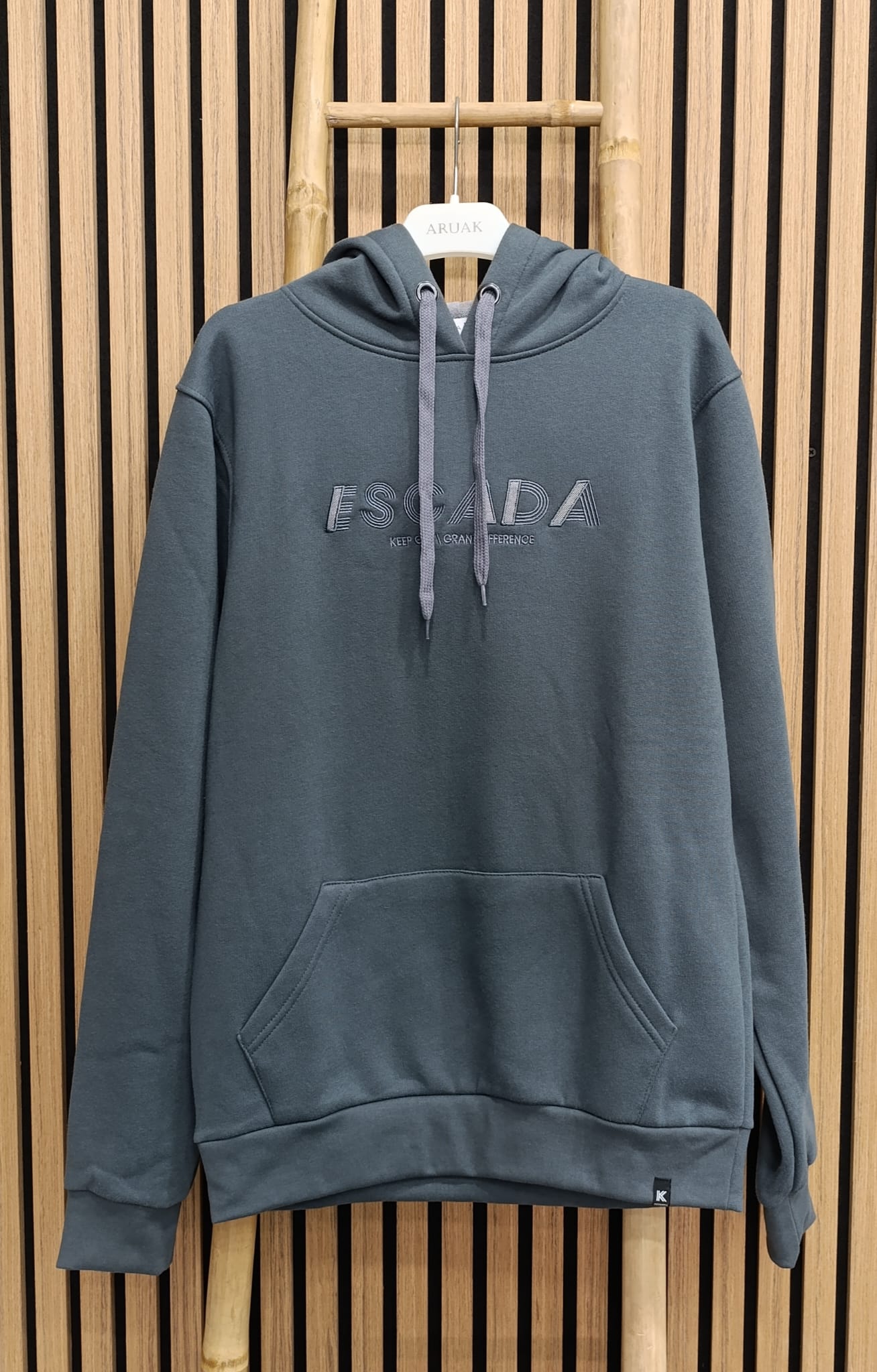 https://bo.aruak.pt/FileUploads/produtos/homem/swets/q3207_1.jpg