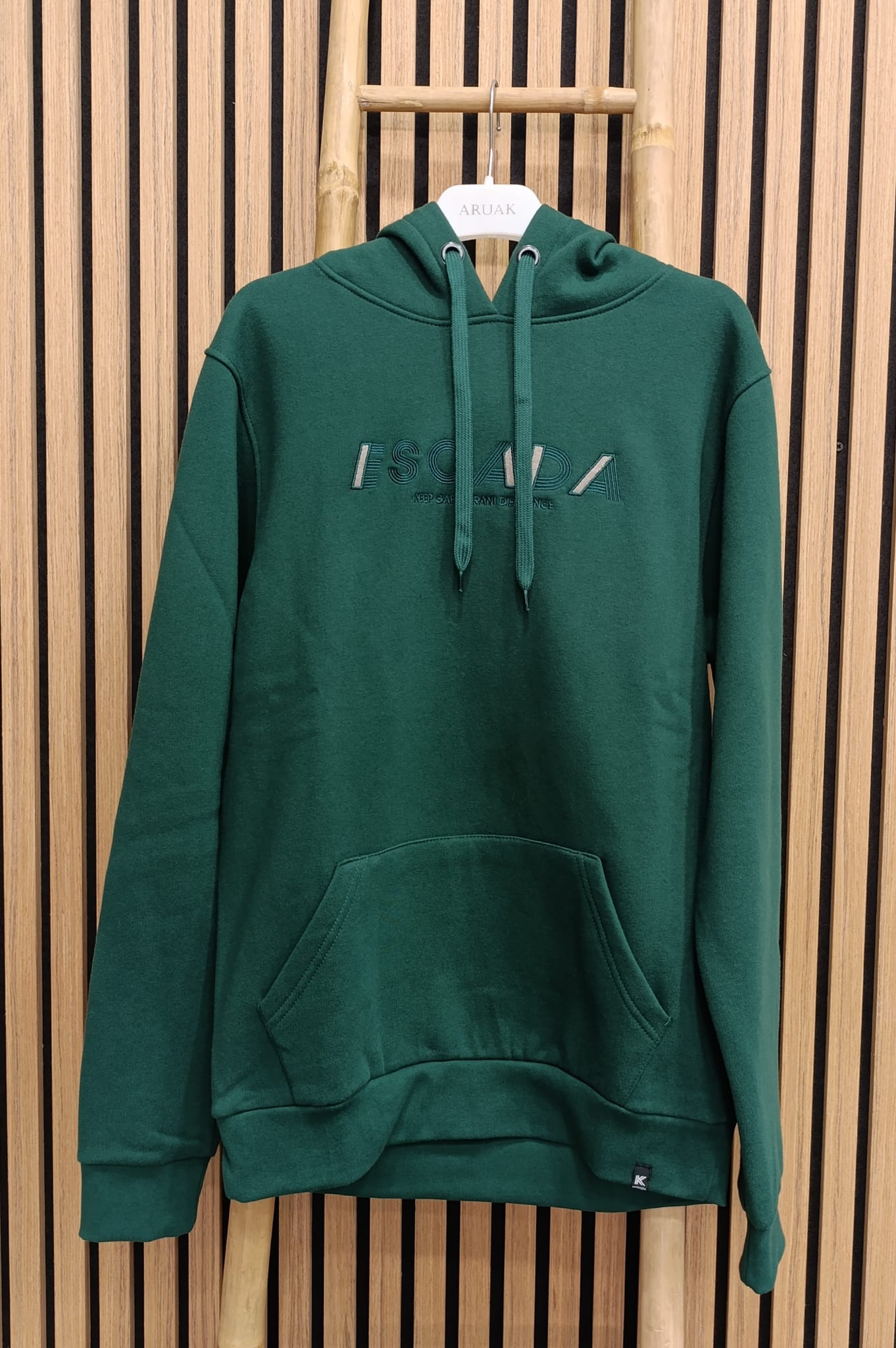 https://bo.aruak.pt/FileUploads/produtos/homem/swets/q3207_2_5y3204ro.jpg