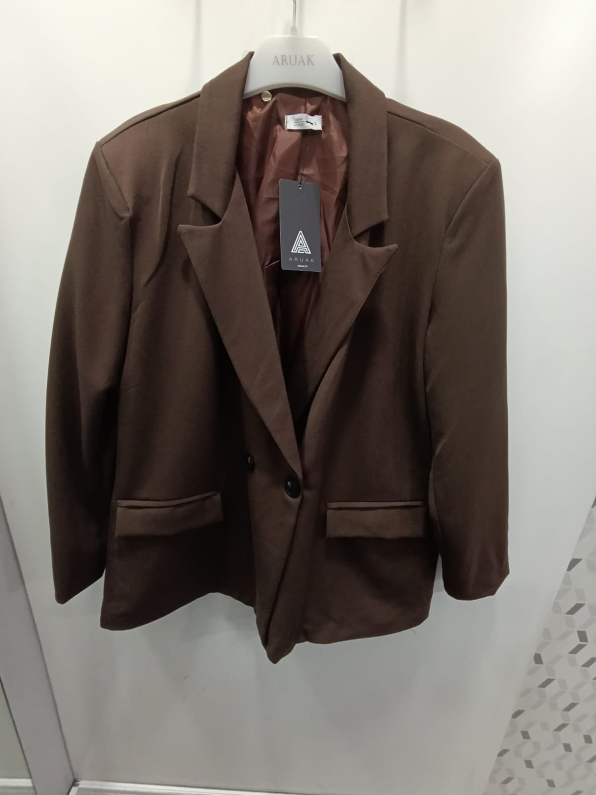 https://bo.aruak.pt/FileUploads/produtos/mulher/blazer/img-20251008-wa0061.jpg