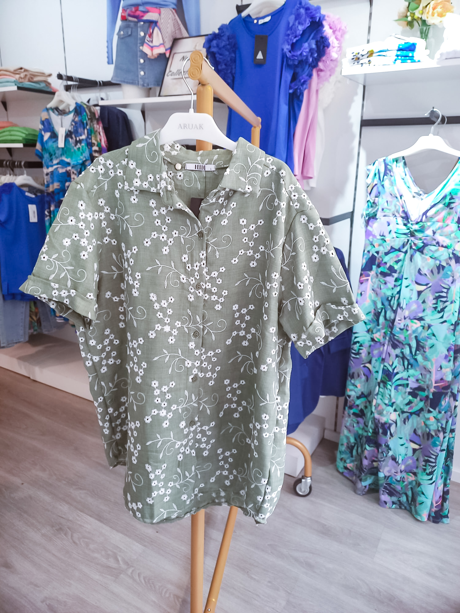 https://bo.aruak.pt/FileUploads/produtos/mulher/blusa/img-20250502-wa0050.jpg