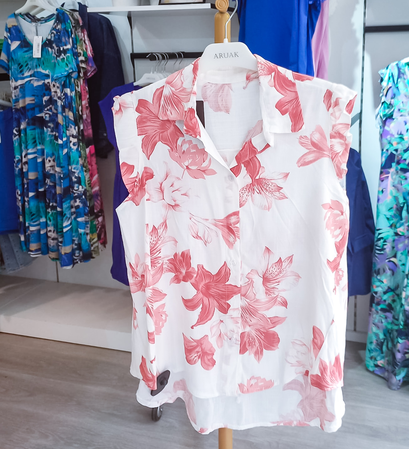 https://bo.aruak.pt/FileUploads/produtos/mulher/blusa/img-20250502-wa0068.jpg