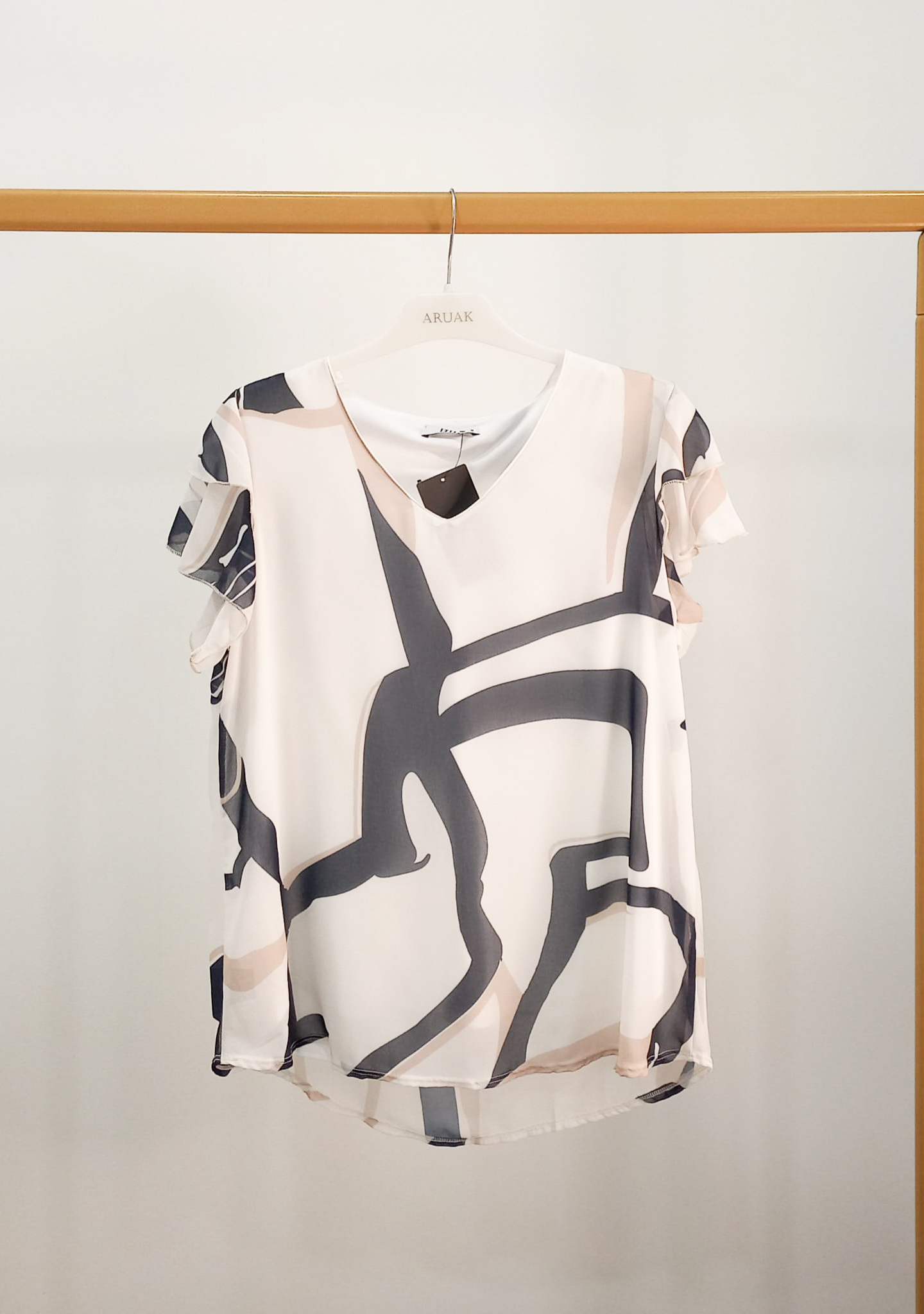 https://bo.aruak.pt/FileUploads/produtos/mulher/blusa/img-20260410-wa0086.jpg