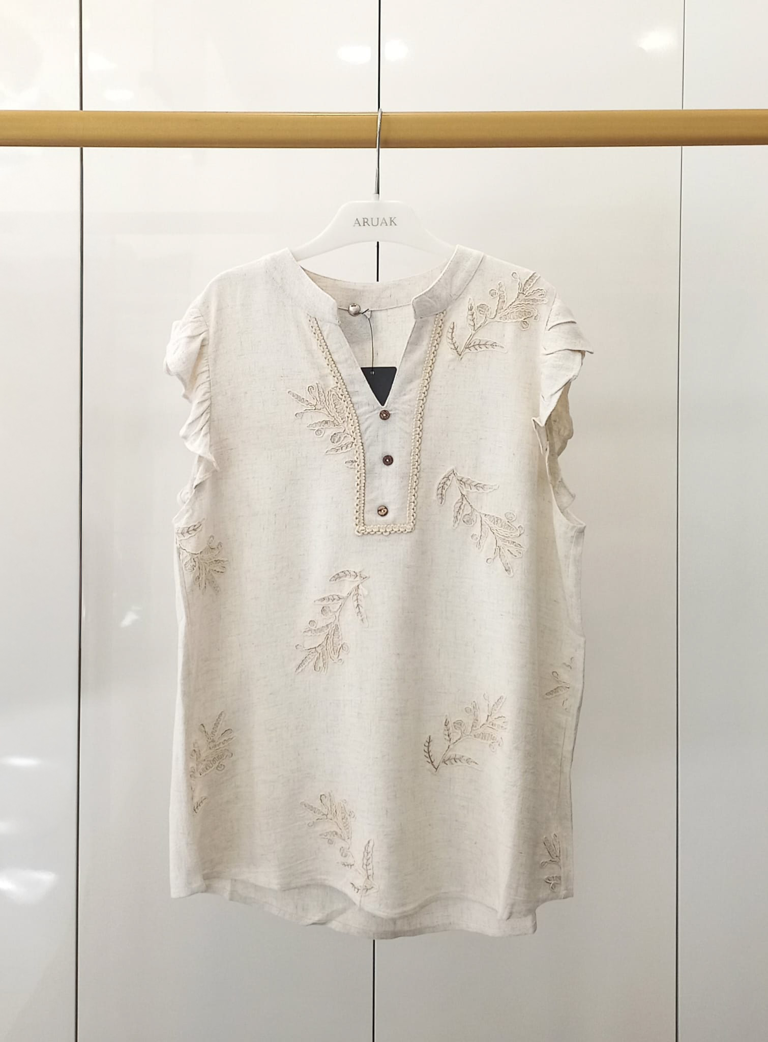 https://bo.aruak.pt/FileUploads/produtos/mulher/blusa/img-20260507-wa0031.jpg