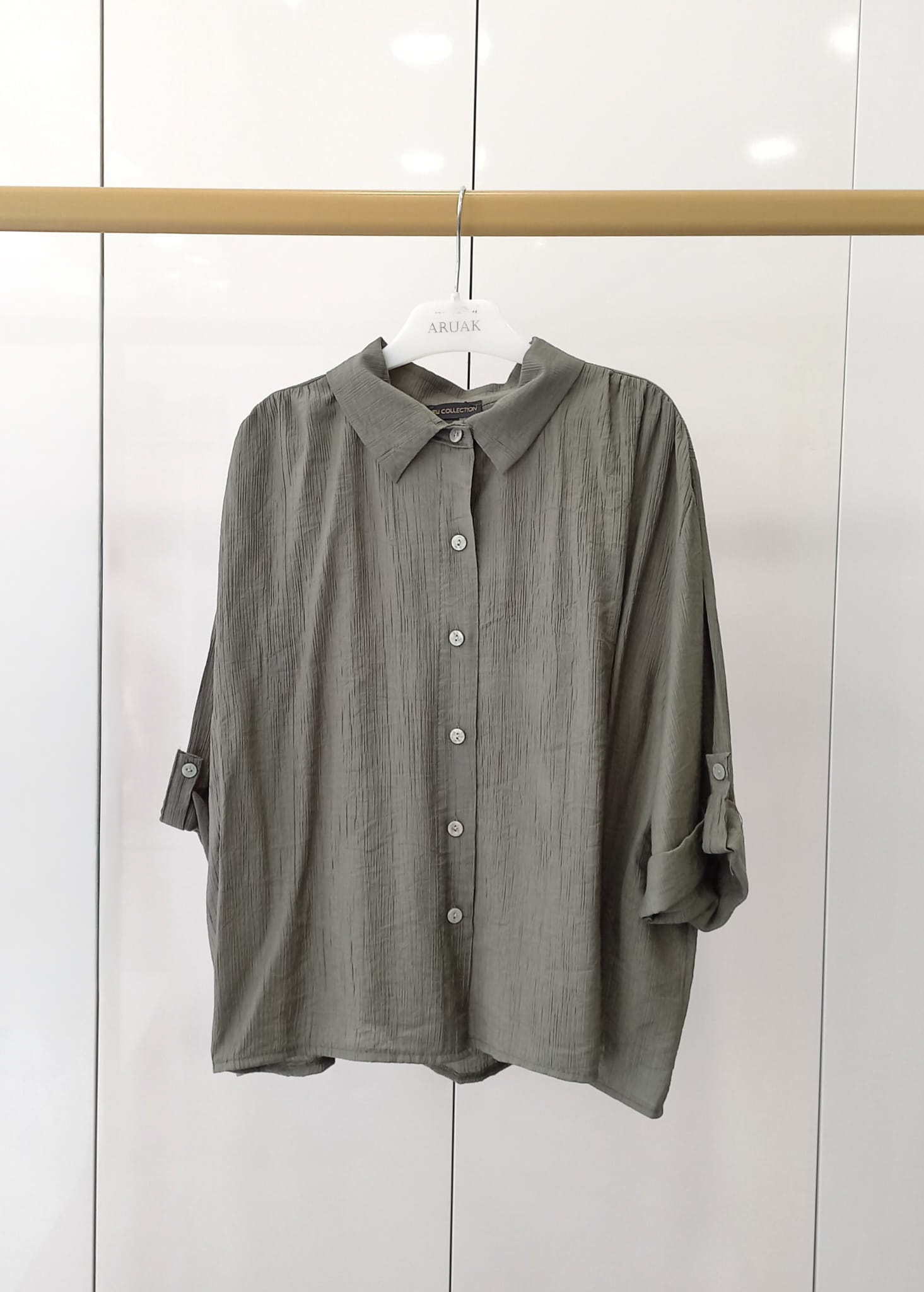 https://bo.aruak.pt/FileUploads/produtos/mulher/blusa/img-20260508-wa0029.jpg