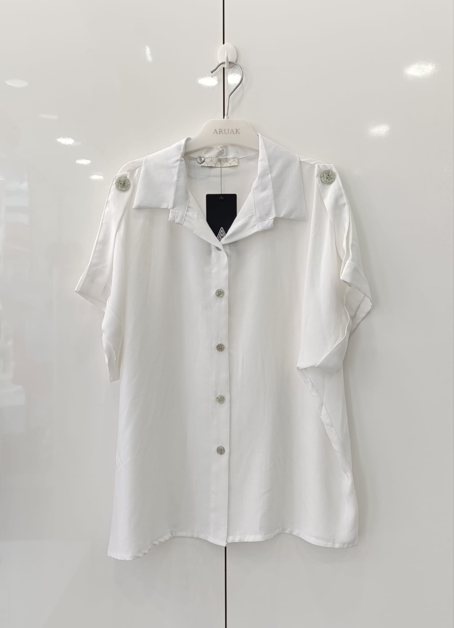 https://bo.aruak.pt/FileUploads/produtos/mulher/blusa/img-20260618-wa0048.jpg