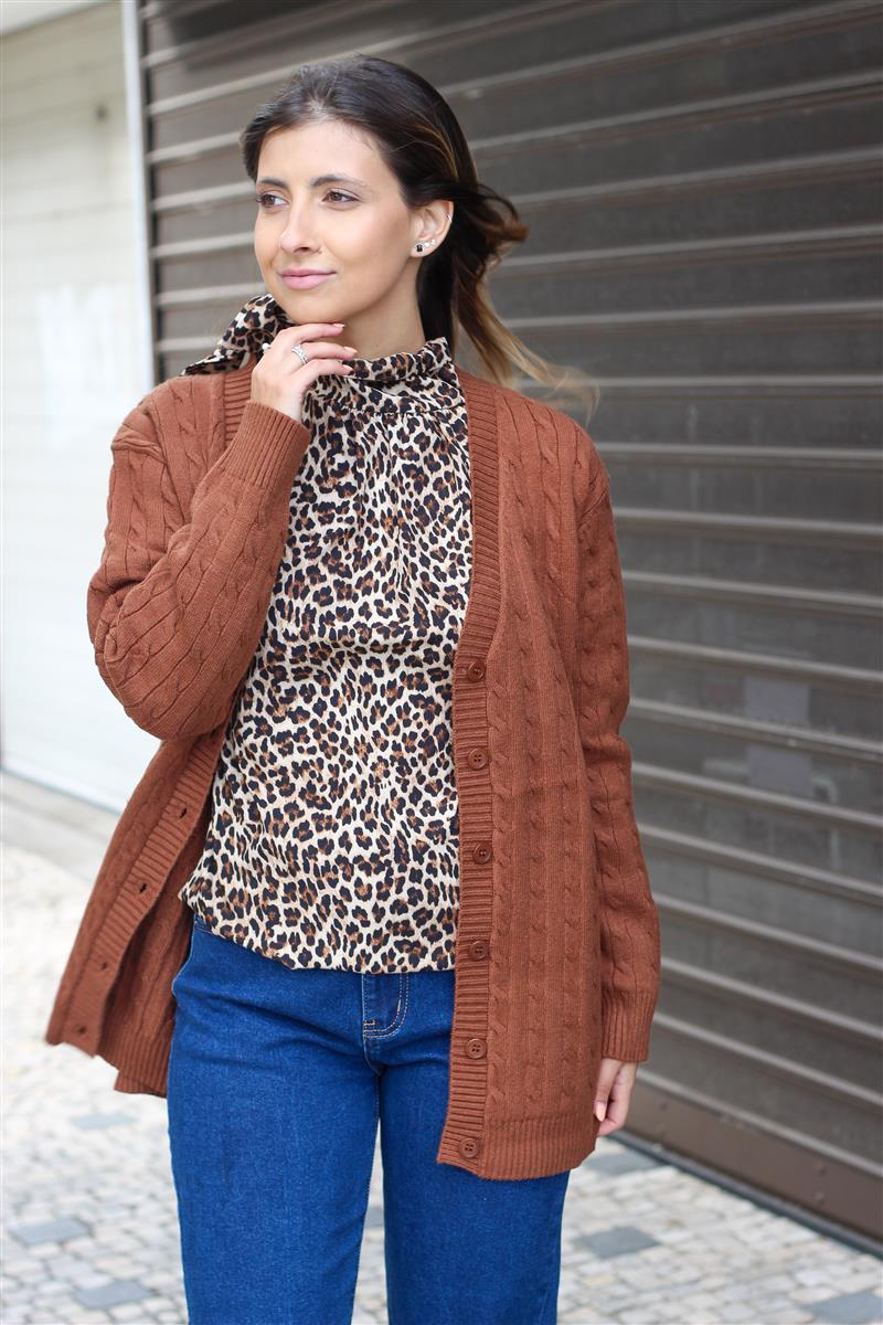 https://bo.aruak.pt/FileUploads/produtos/mulher/blusa/img_5010-custom.jpg