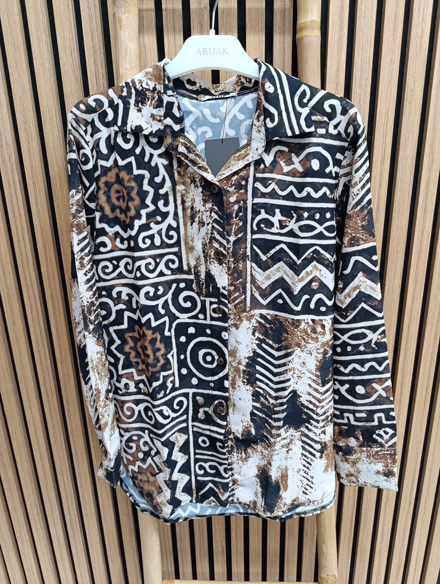 https://bo.aruak.pt/FileUploads/produtos/mulher/blusa/q090_1.jpg