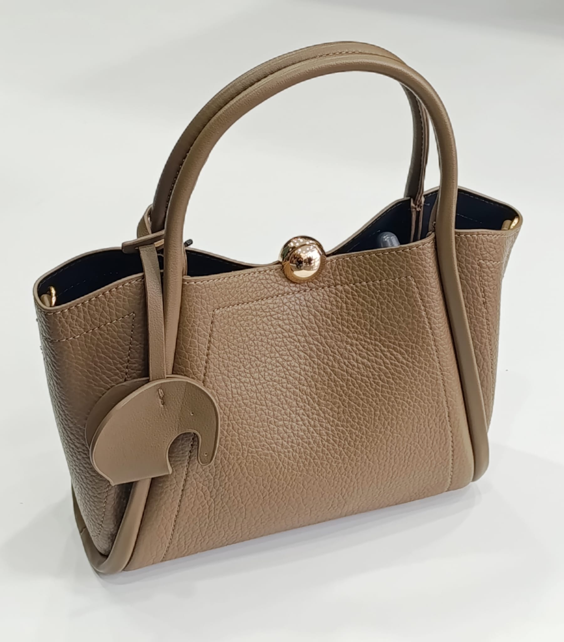 https://bo.aruak.pt/FileUploads/produtos/mulher/bolsa/q2513_1.jpg