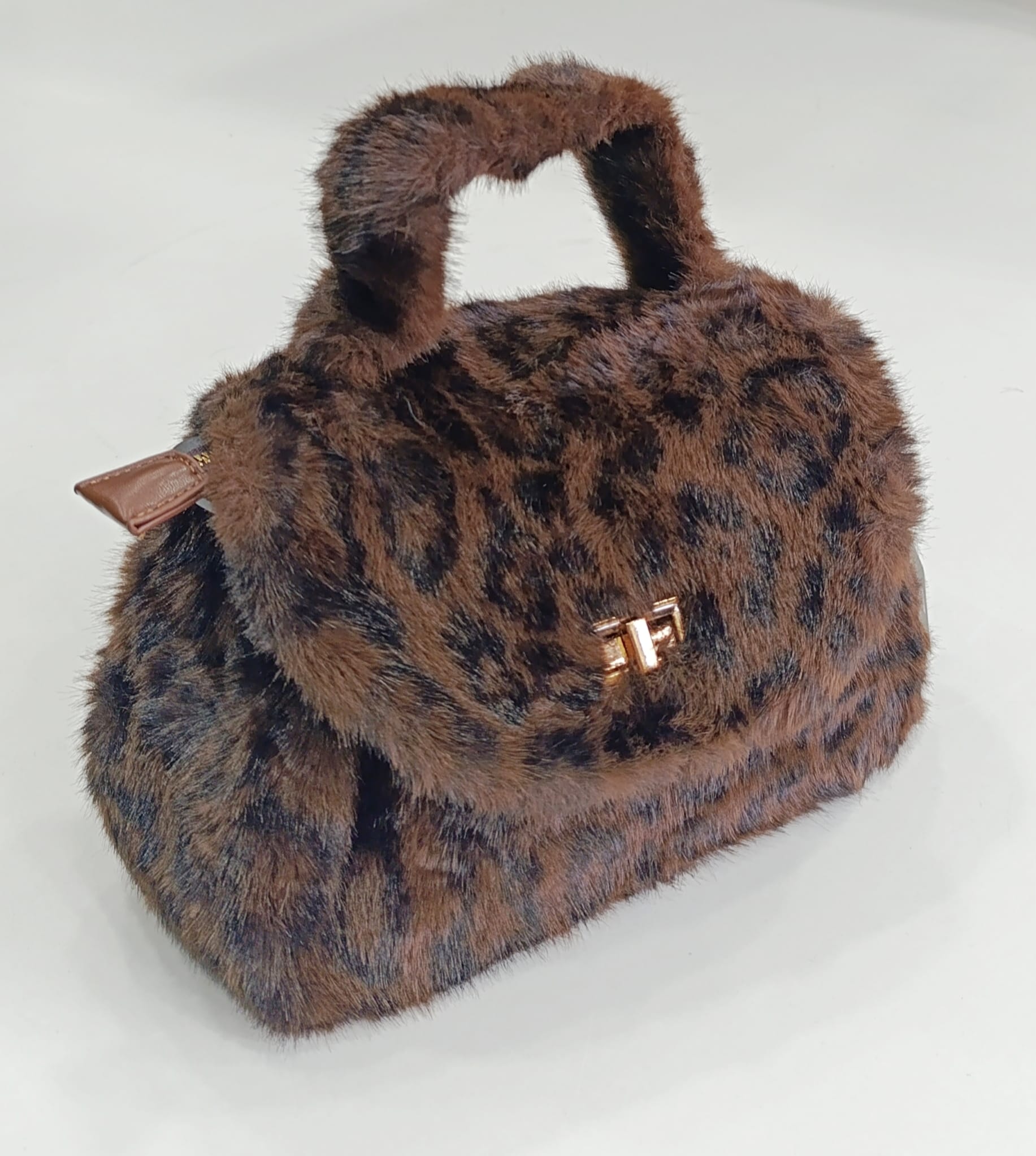 https://bo.aruak.pt/FileUploads/produtos/mulher/bolsa/q6882_2.jpg