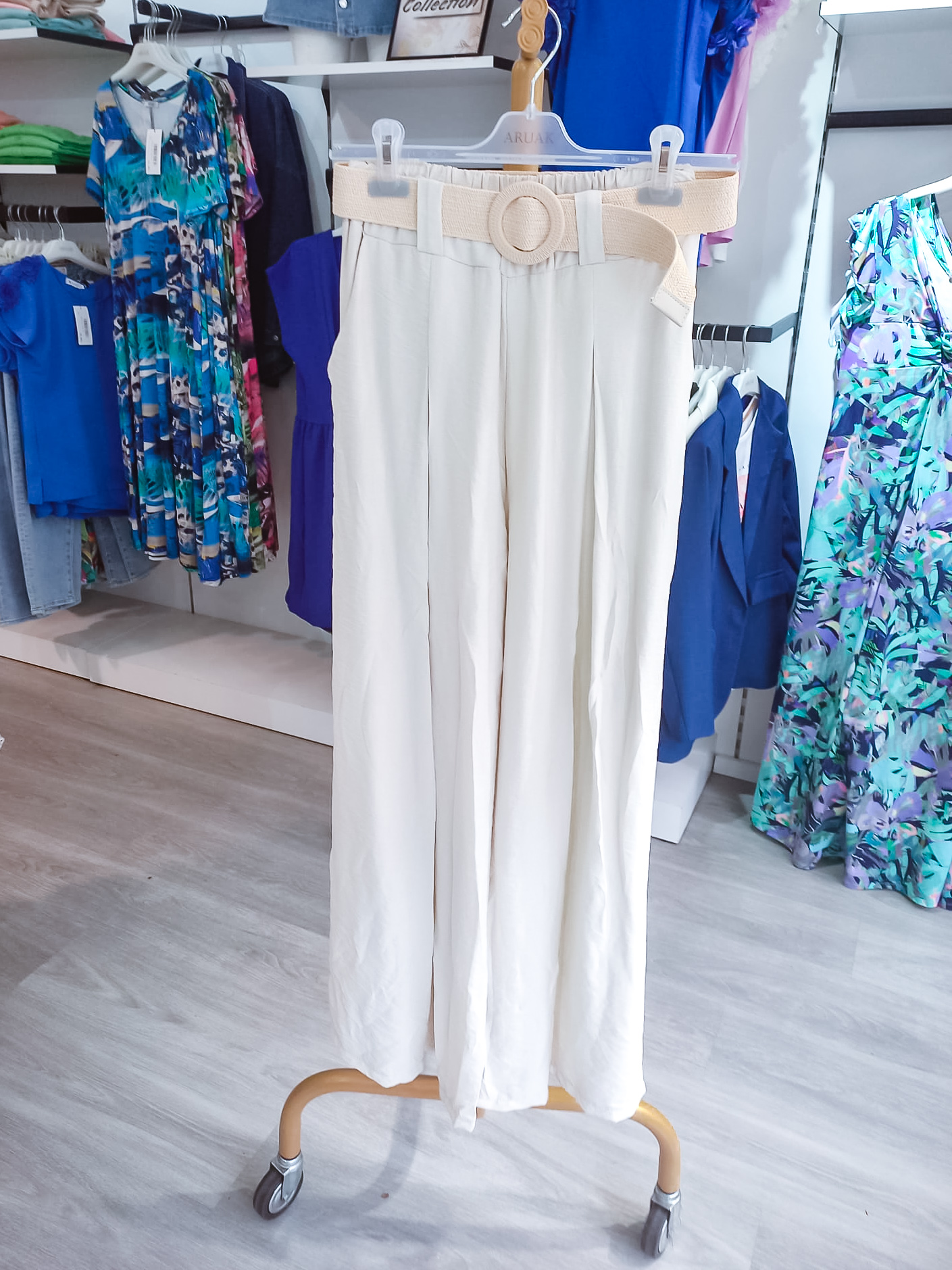 https://bo.aruak.pt/FileUploads/produtos/mulher/calcas/img-20250502-wa0064.jpg