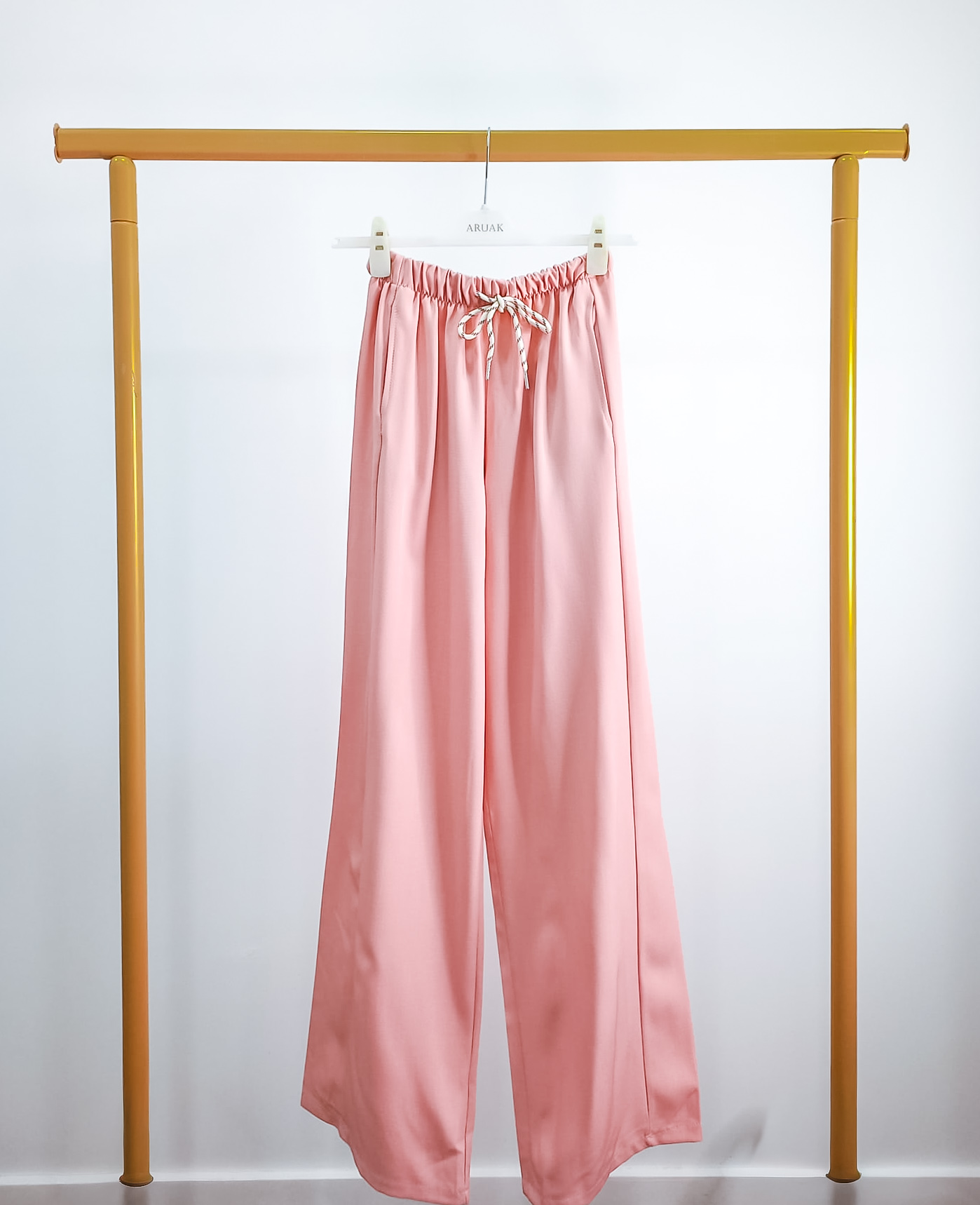 https://bo.aruak.pt/FileUploads/produtos/mulher/calcas/img-20260325-wa0020-1.jpg