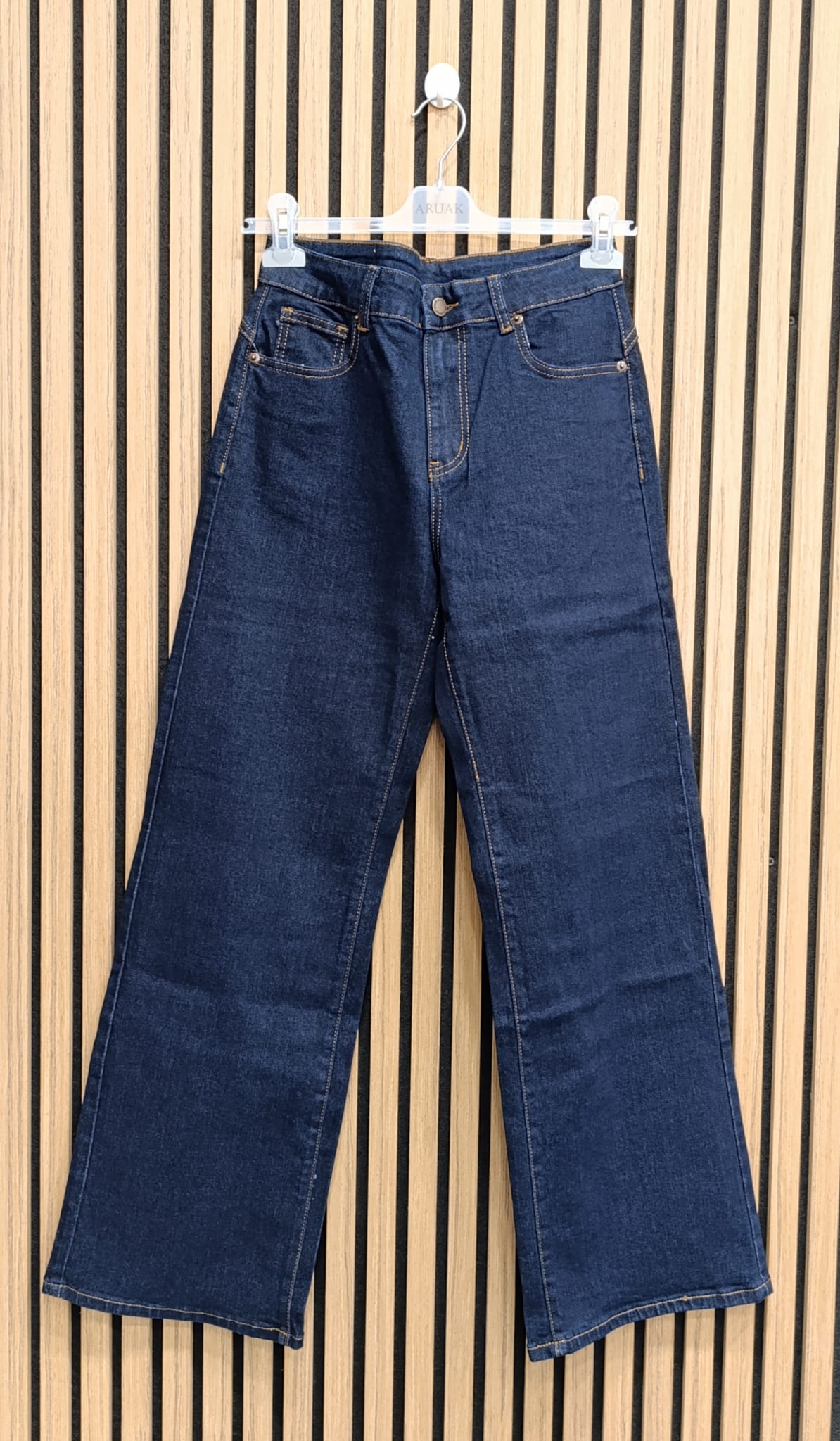 https://bo.aruak.pt/FileUploads/produtos/mulher/calcas/q536_1_b5ggvxvl.jpg