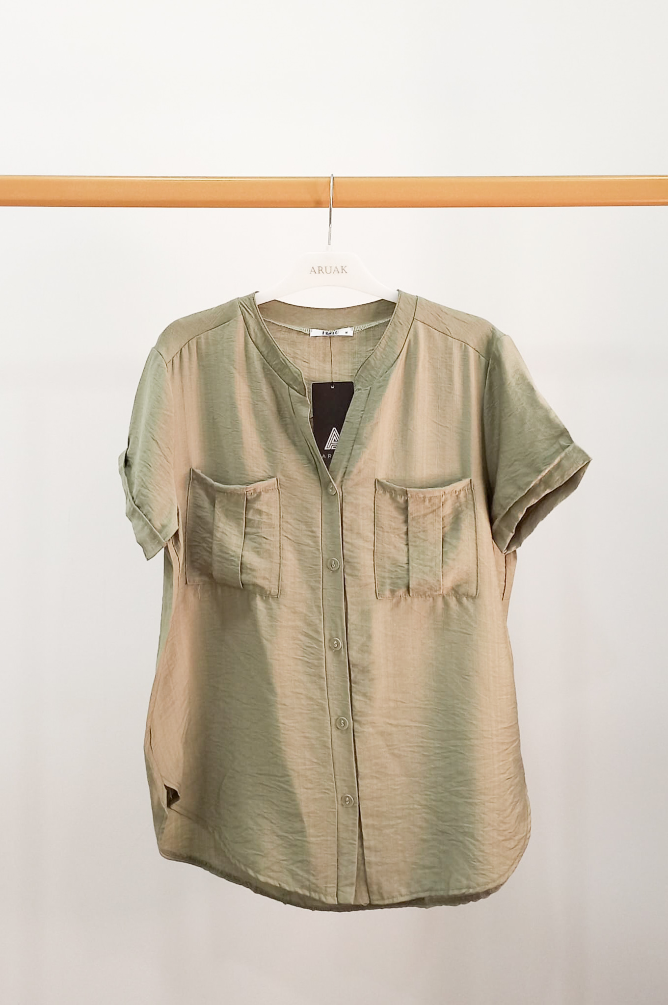 https://bo.aruak.pt/FileUploads/produtos/mulher/camisa/img-20260410-wa00951.jpg