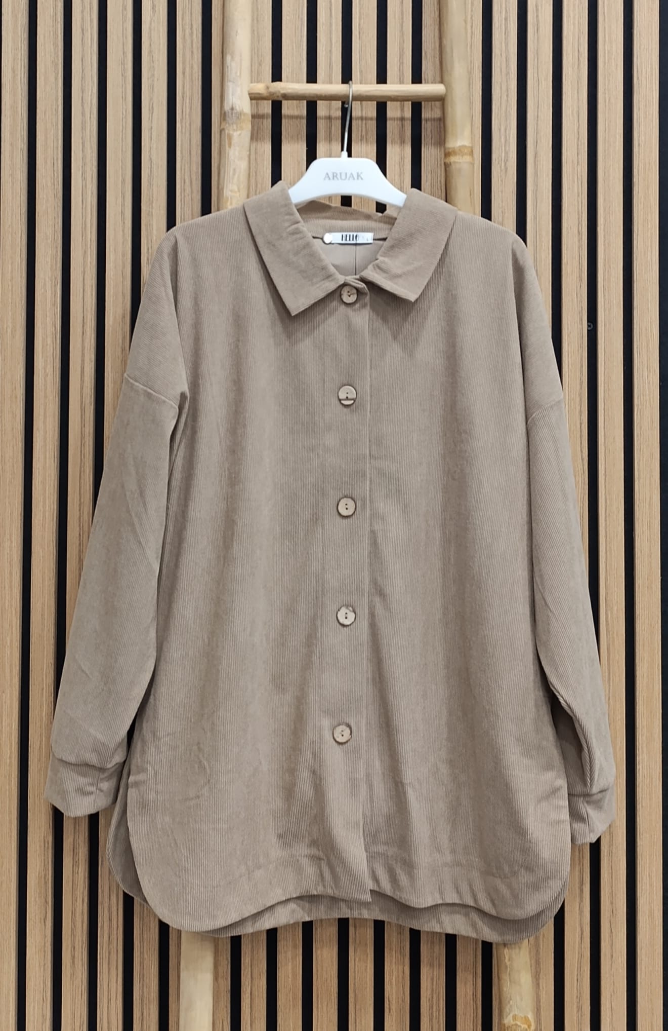 https://bo.aruak.pt/FileUploads/produtos/mulher/camisa/q0093_2.jpg