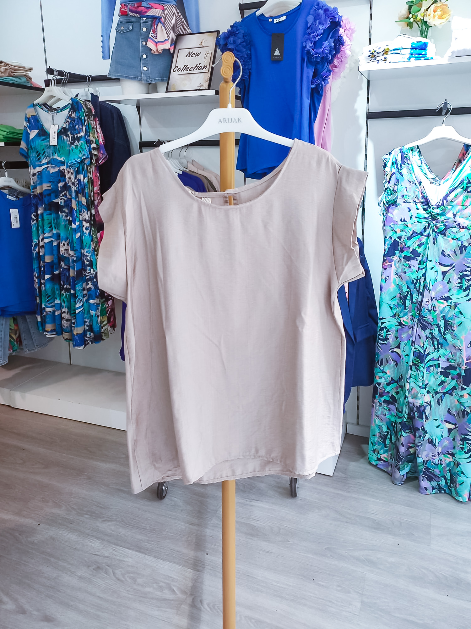 https://bo.aruak.pt/FileUploads/produtos/mulher/camisolas/img-20250502-wa0074.jpg