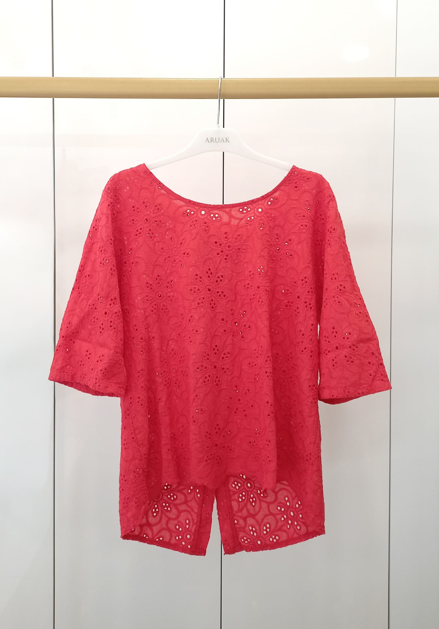 https://bo.aruak.pt/FileUploads/produtos/mulher/camisolas/img-20260507-wa0053.jpg