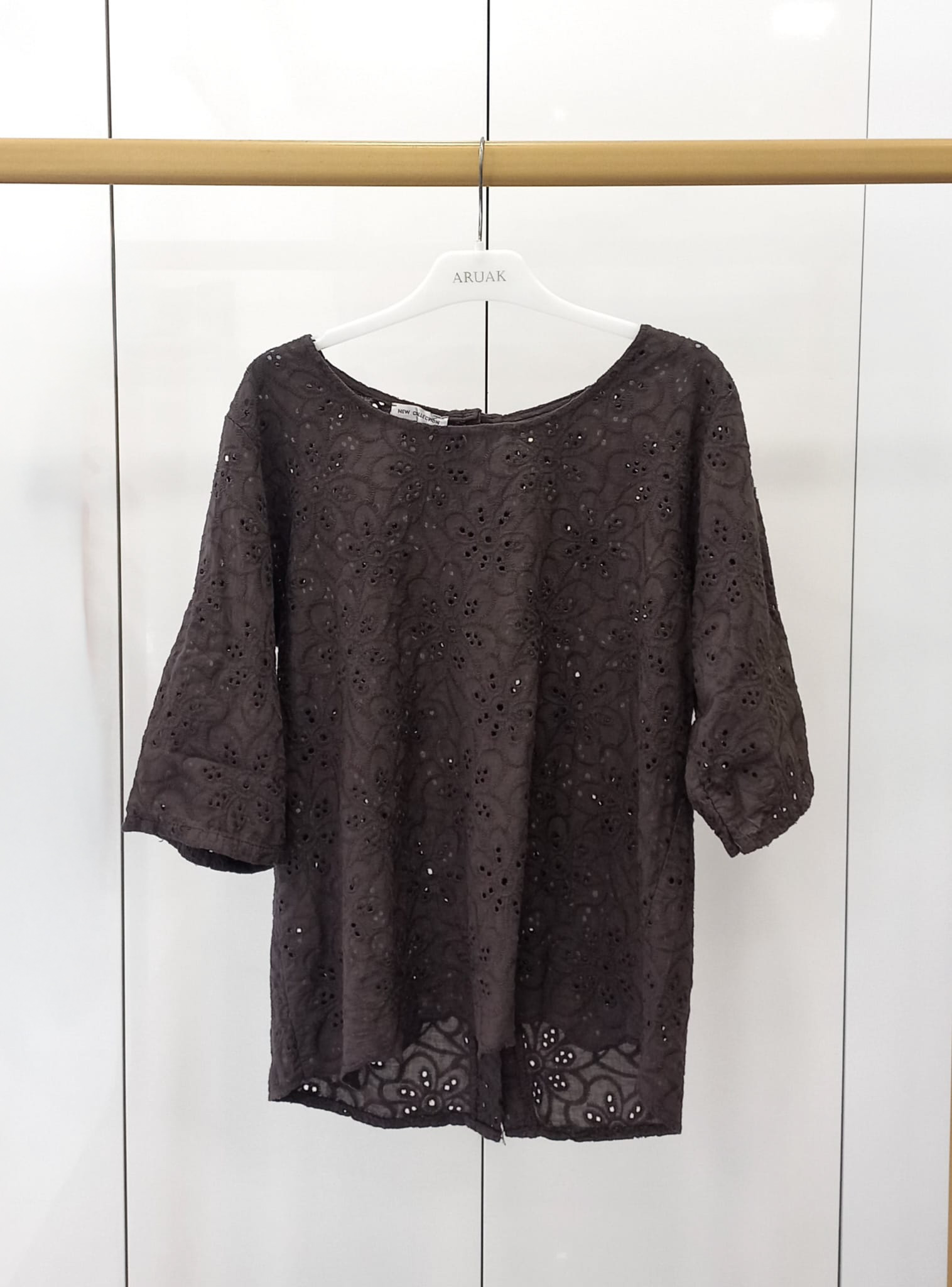 https://bo.aruak.pt/FileUploads/produtos/mulher/camisolas/img-20260507-wa0054.jpg