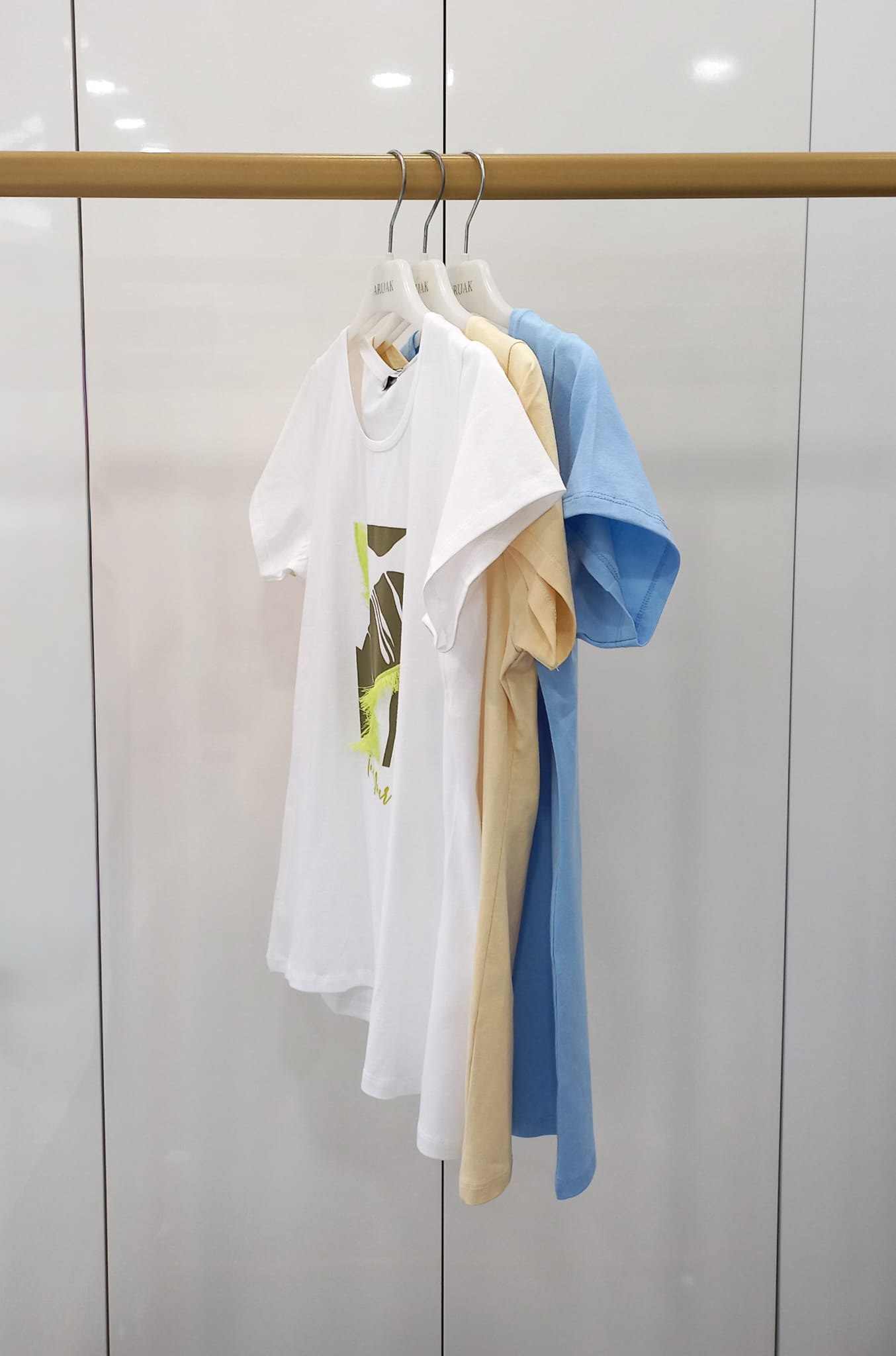 https://bo.aruak.pt/FileUploads/produtos/mulher/camisolas/img-20260519-wa0102.jpg