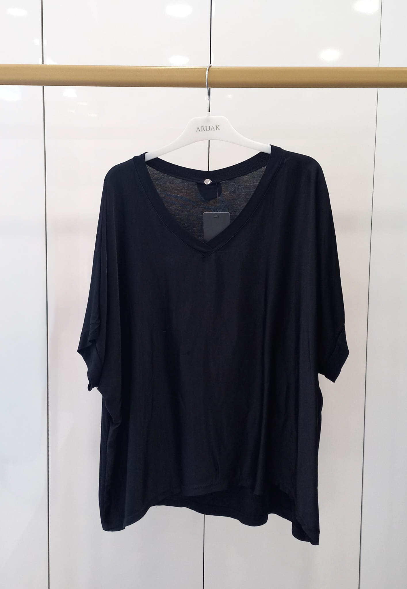 https://bo.aruak.pt/FileUploads/produtos/mulher/camisolas/img-20260609-wa0058.jpg