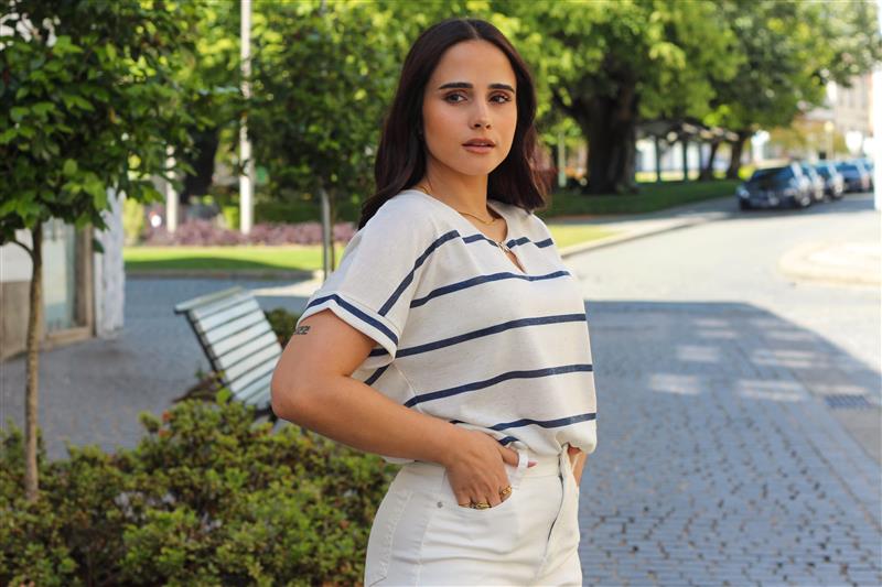 https://bo.aruak.pt/FileUploads/produtos/mulher/camisolas/img_7443-custom.jpg
