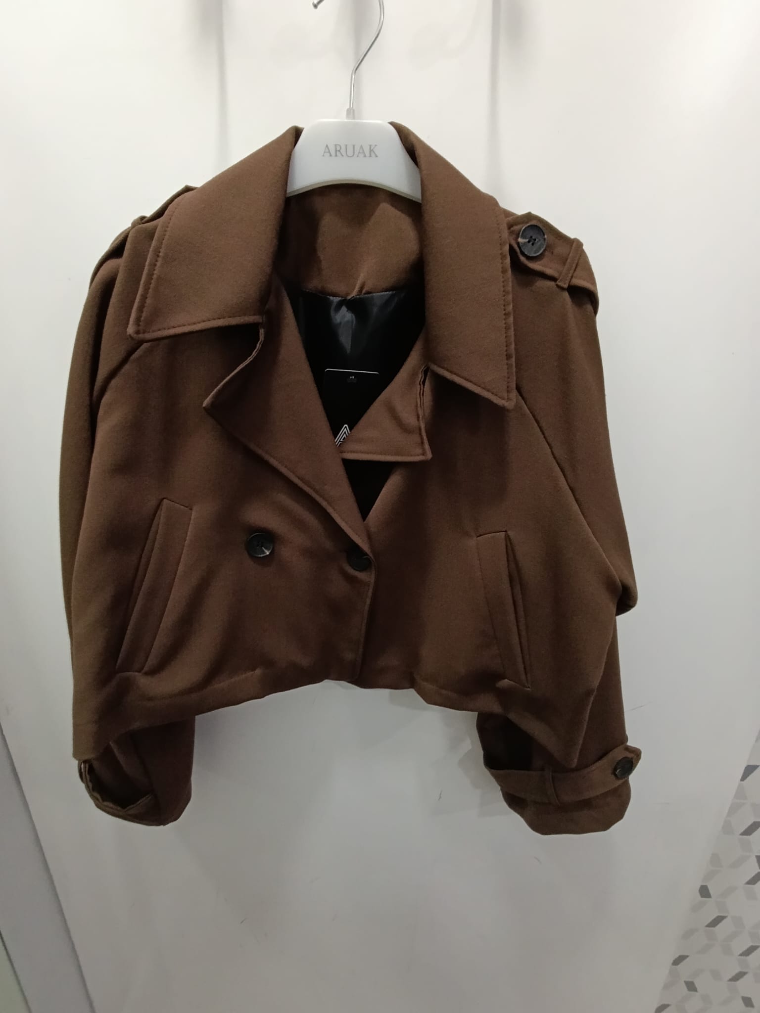 https://bo.aruak.pt/FileUploads/produtos/mulher/casaco/img-20251008-wa0058.jpg