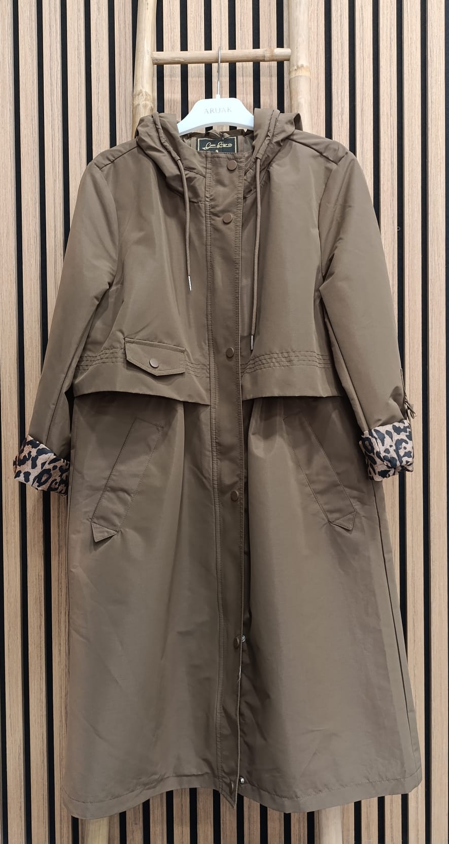 https://bo.aruak.pt/FileUploads/produtos/mulher/casaco/img-20260910-wa0039.jpg