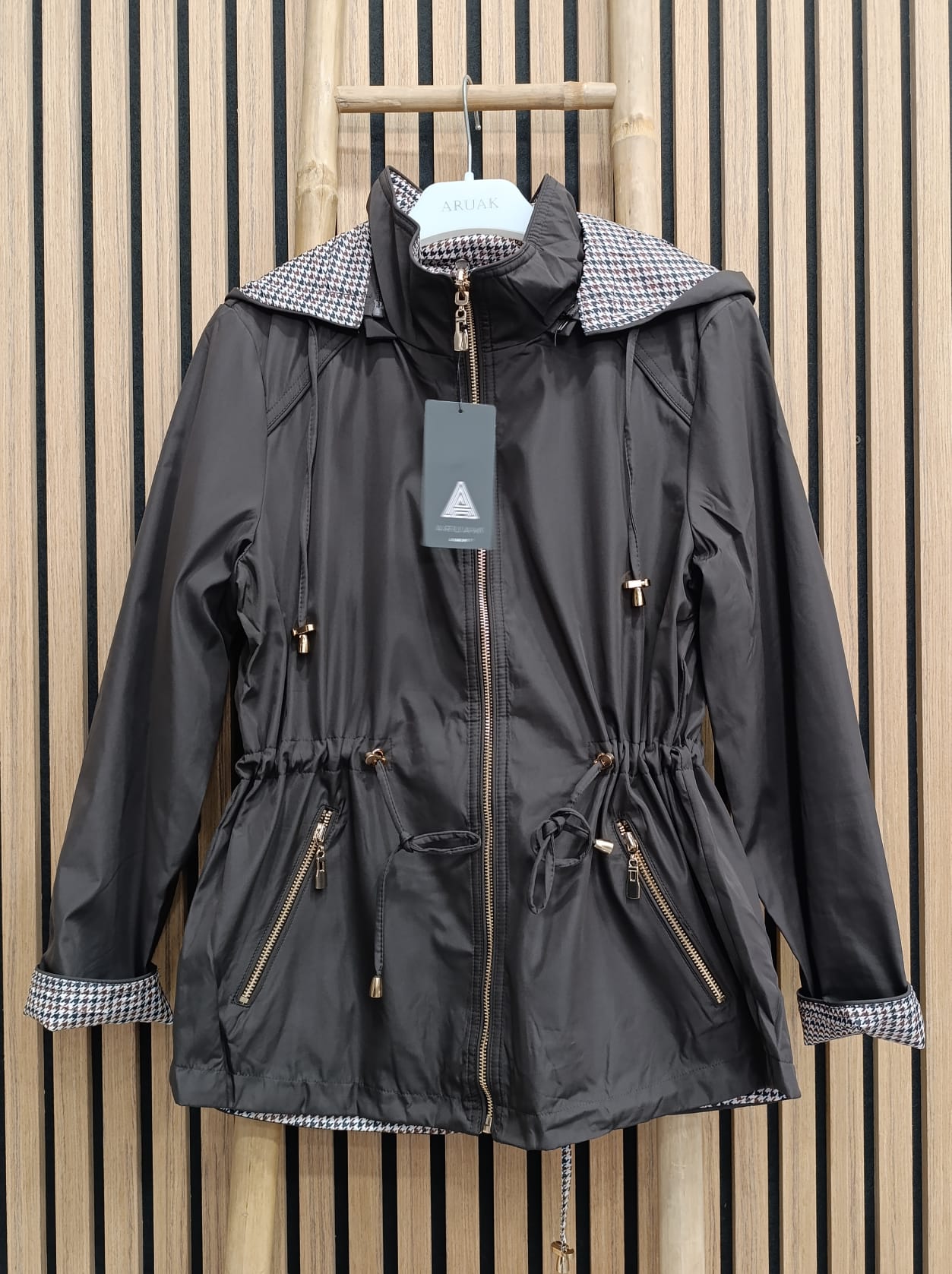 https://bo.aruak.pt/FileUploads/produtos/mulher/casaco/img-20260910-wa0043.jpg