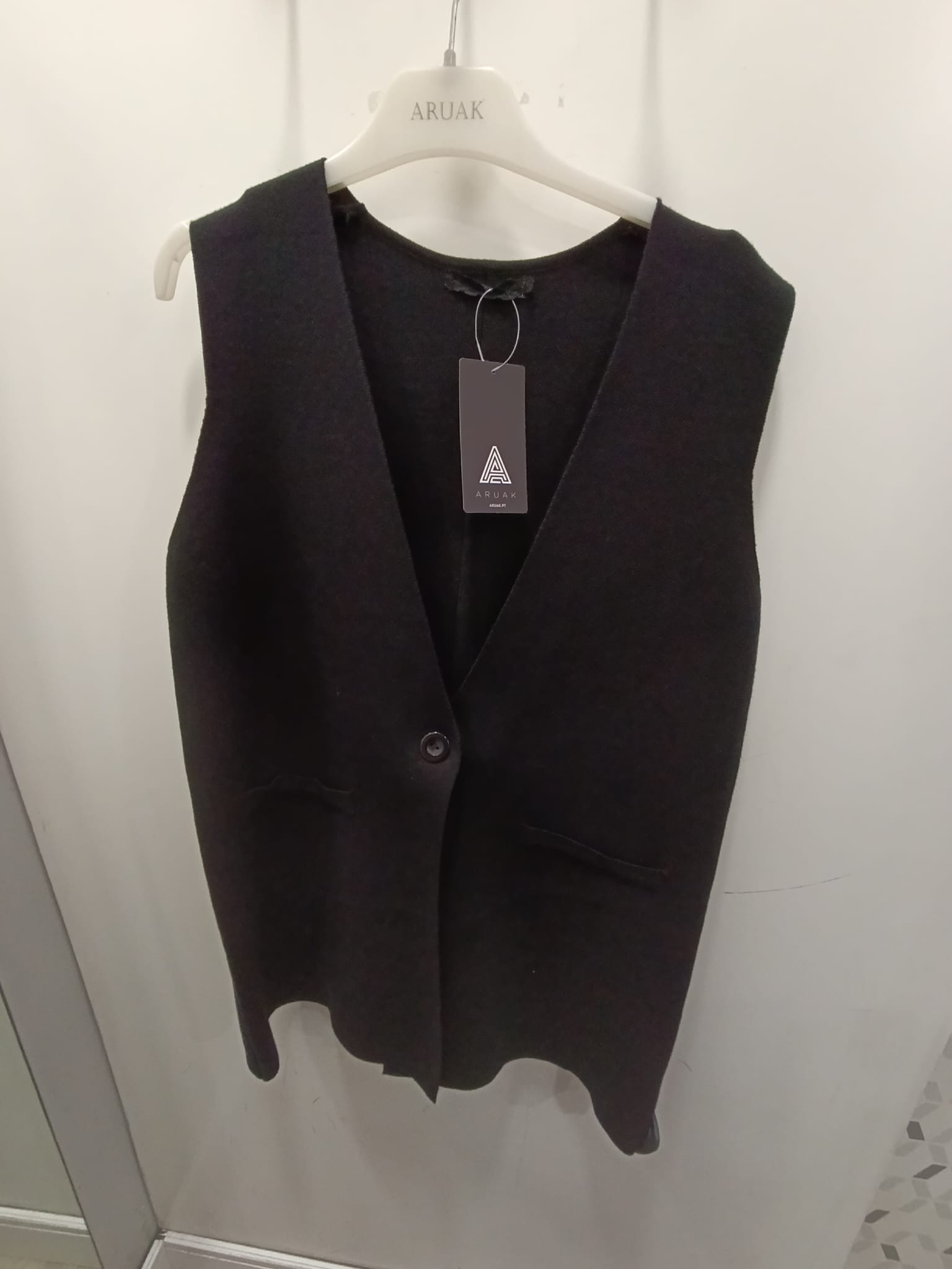 https://bo.aruak.pt/FileUploads/produtos/mulher/colete/img-20251008-wa0057.jpg