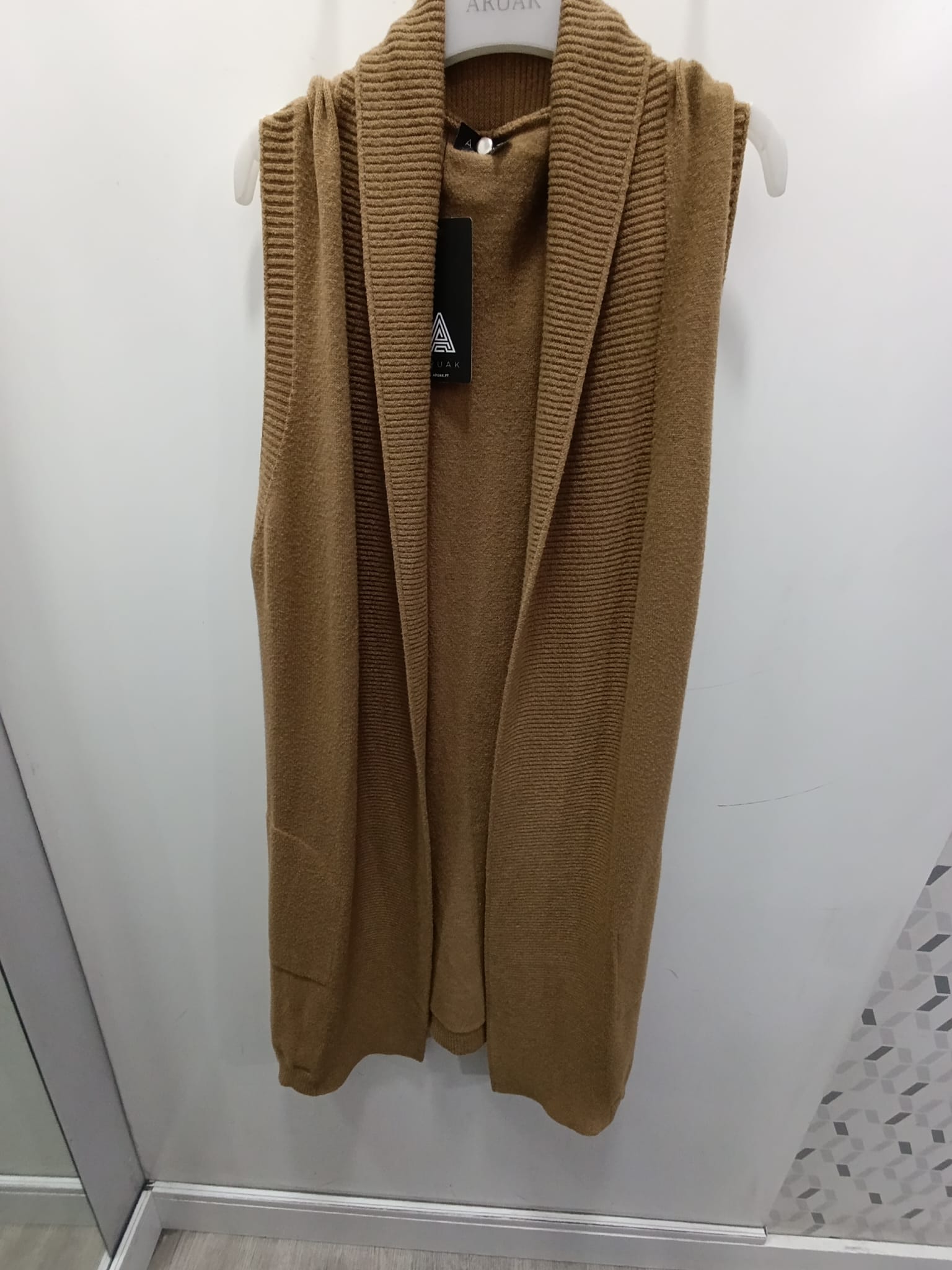 https://bo.aruak.pt/FileUploads/produtos/mulher/colete/img-20251008-wa0059.jpg