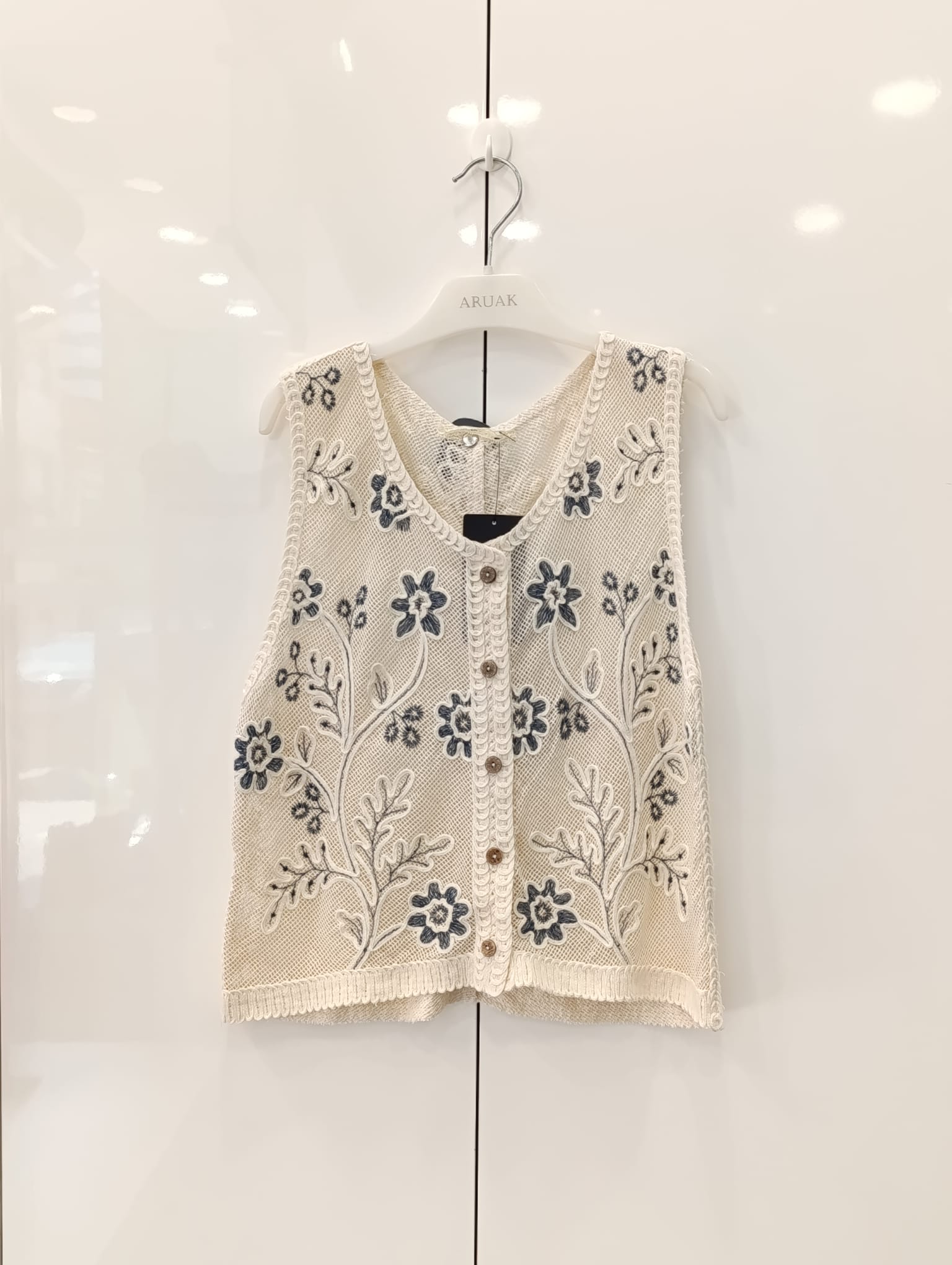 https://bo.aruak.pt/FileUploads/produtos/mulher/colete/img-20260618-wa0032.jpg