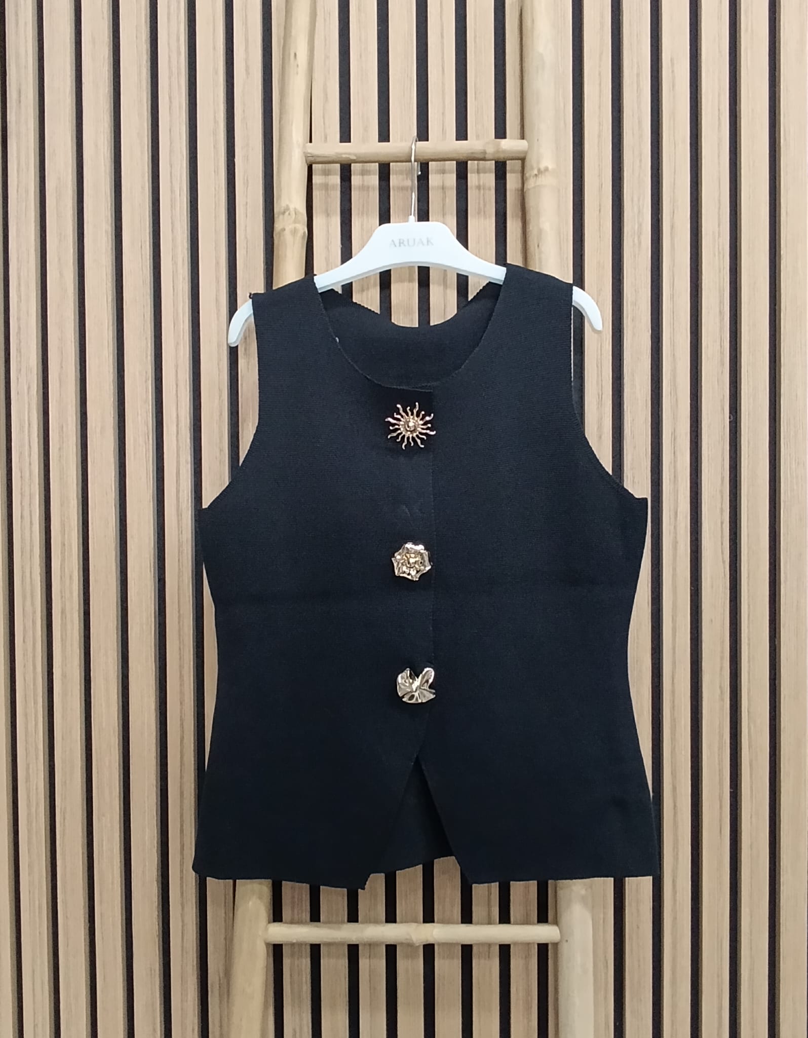https://bo.aruak.pt/FileUploads/produtos/mulher/colete/img-20260903-wa0118.jpg