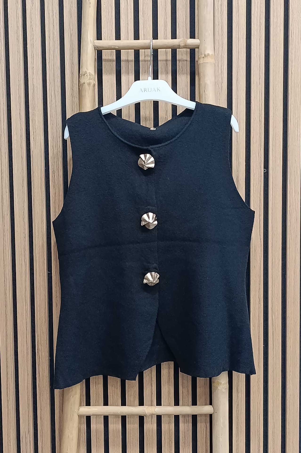 https://bo.aruak.pt/FileUploads/produtos/mulher/colete/img-20260910-wa0019.jpg