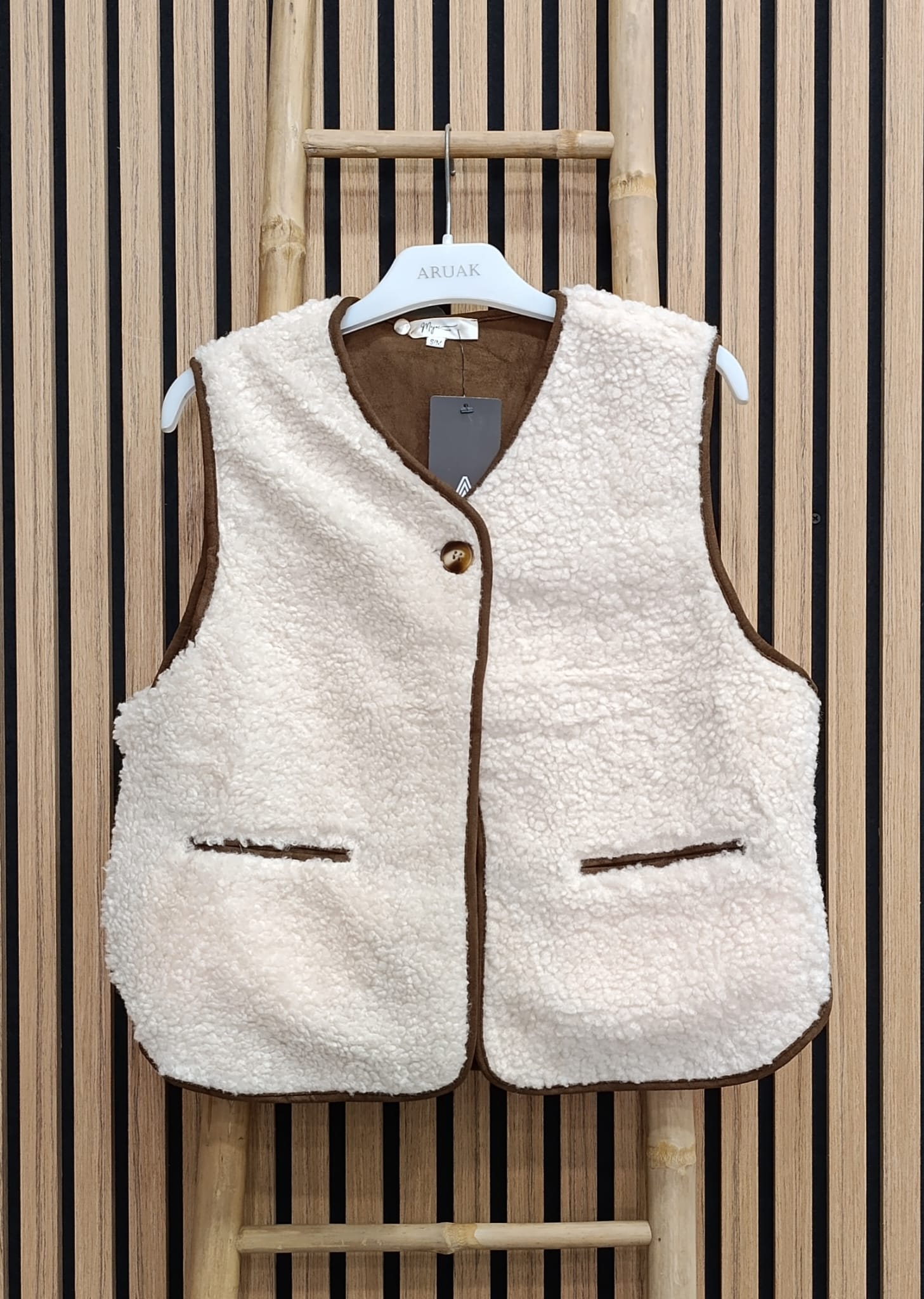 https://bo.aruak.pt/FileUploads/produtos/mulher/colete/img-20260918-wa0064.jpg