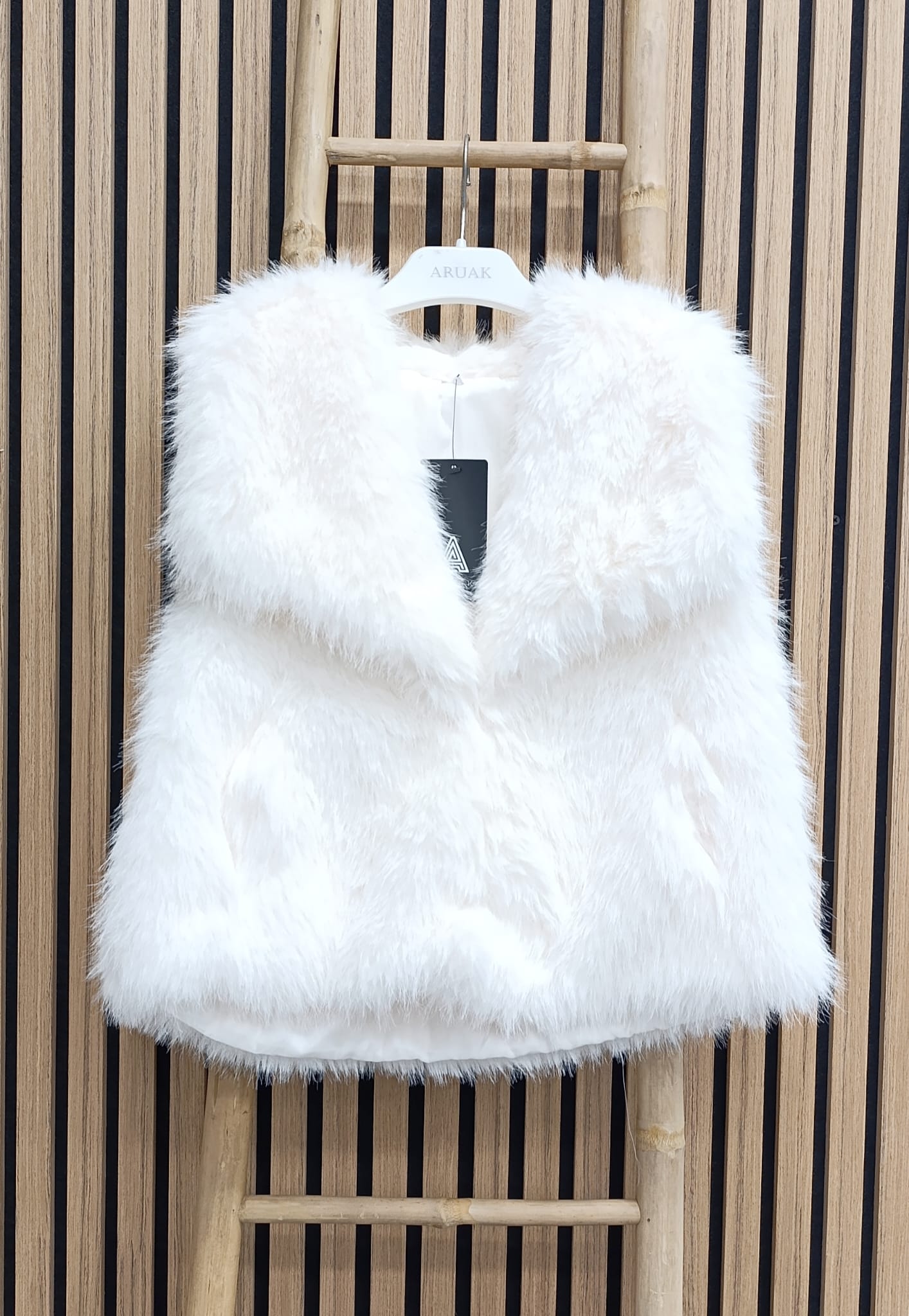 https://bo.aruak.pt/FileUploads/produtos/mulher/colete/q25007_2.jpg
