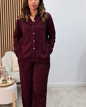 https://bo.aruak.pt/FileUploads/produtos/mulher/conjunto/inshot_20260929_1841166683_thumb.jpg