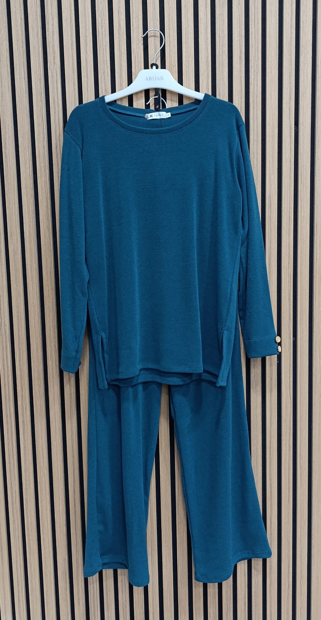 https://bo.aruak.pt/FileUploads/produtos/mulher/conjunto/q610_1.jpg
