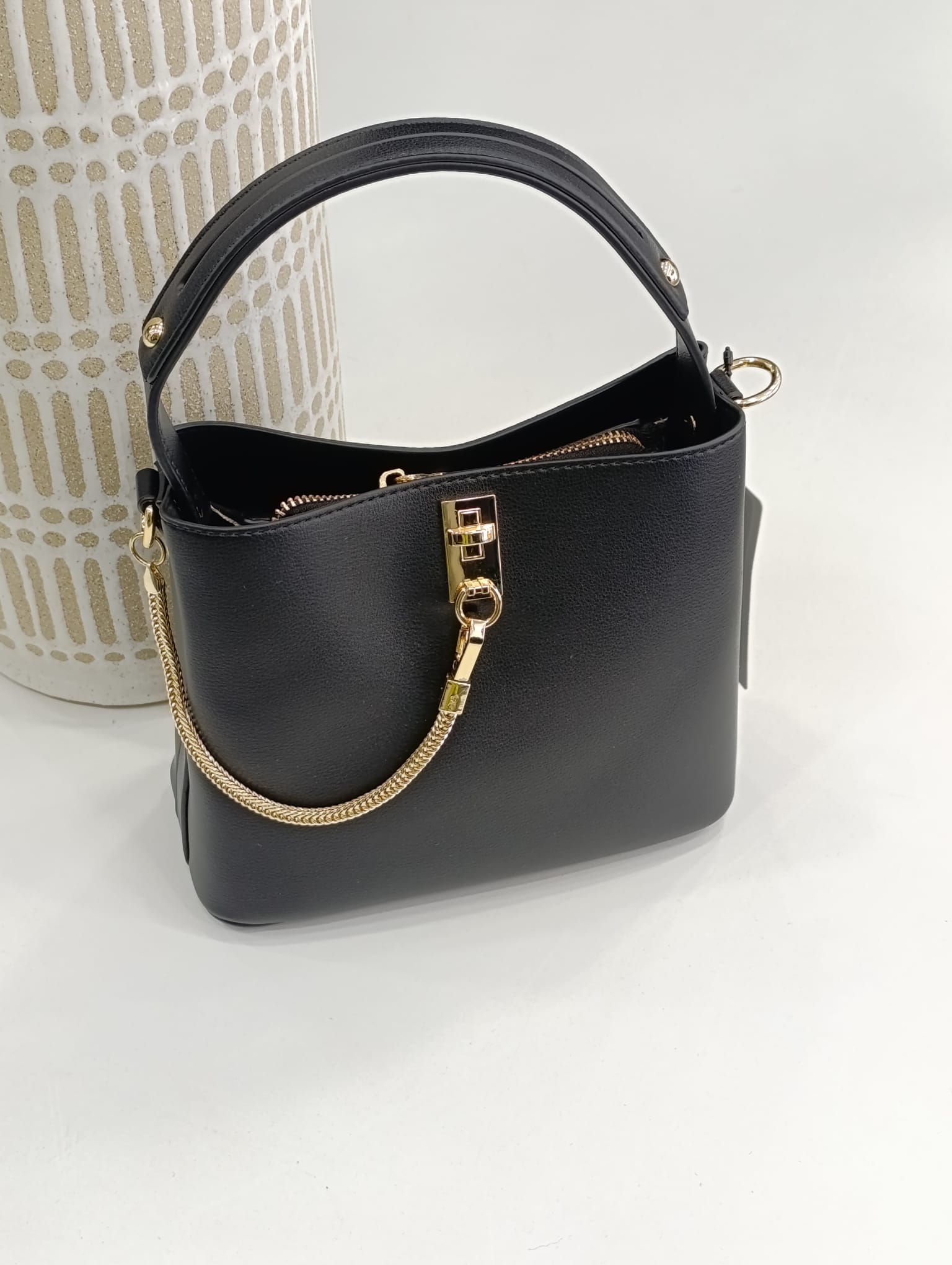https://bo.aruak.pt/FileUploads/produtos/mulher/img-20260918-wa0068.jpg