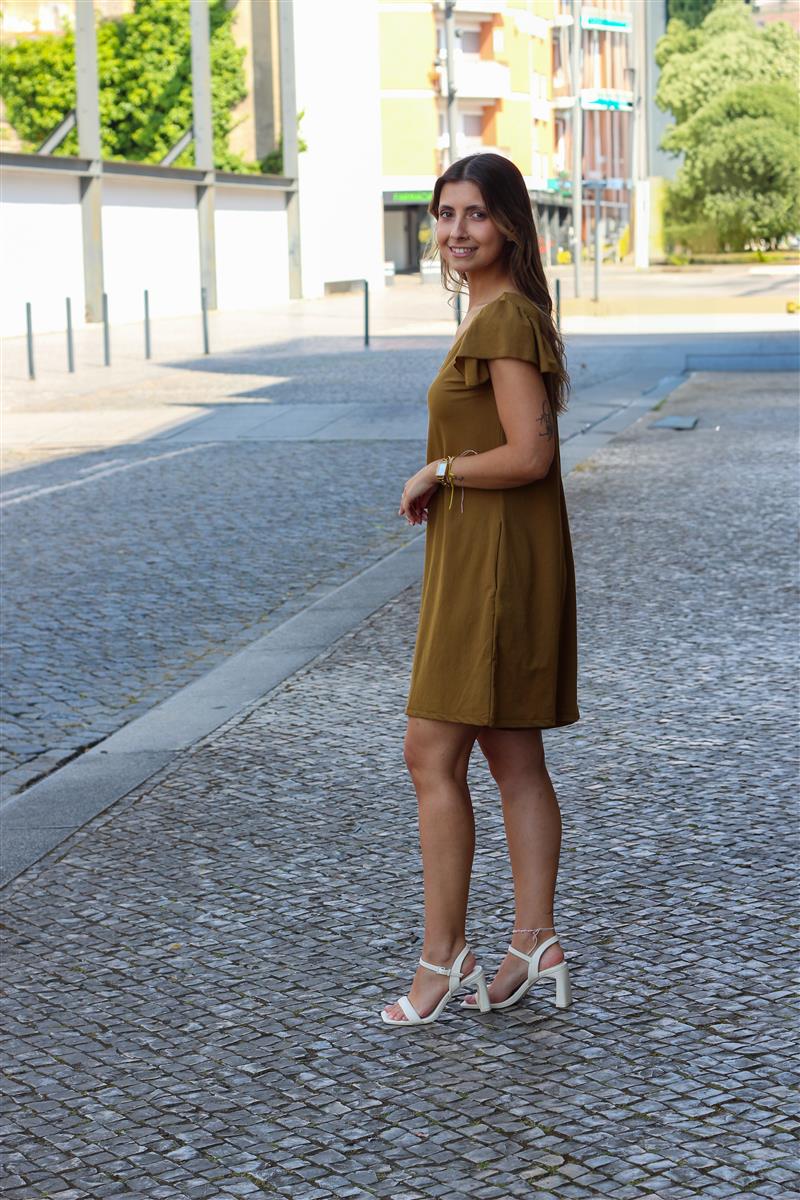 https://bo.aruak.pt/FileUploads/produtos/mulher/macacao/img_0886-custom.jpg