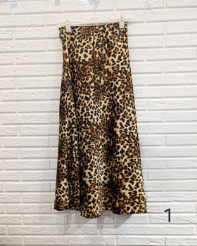 https://bo.aruak.pt/FileUploads/produtos/mulher/saia/img-20250627-wa0103_thumb.jpg