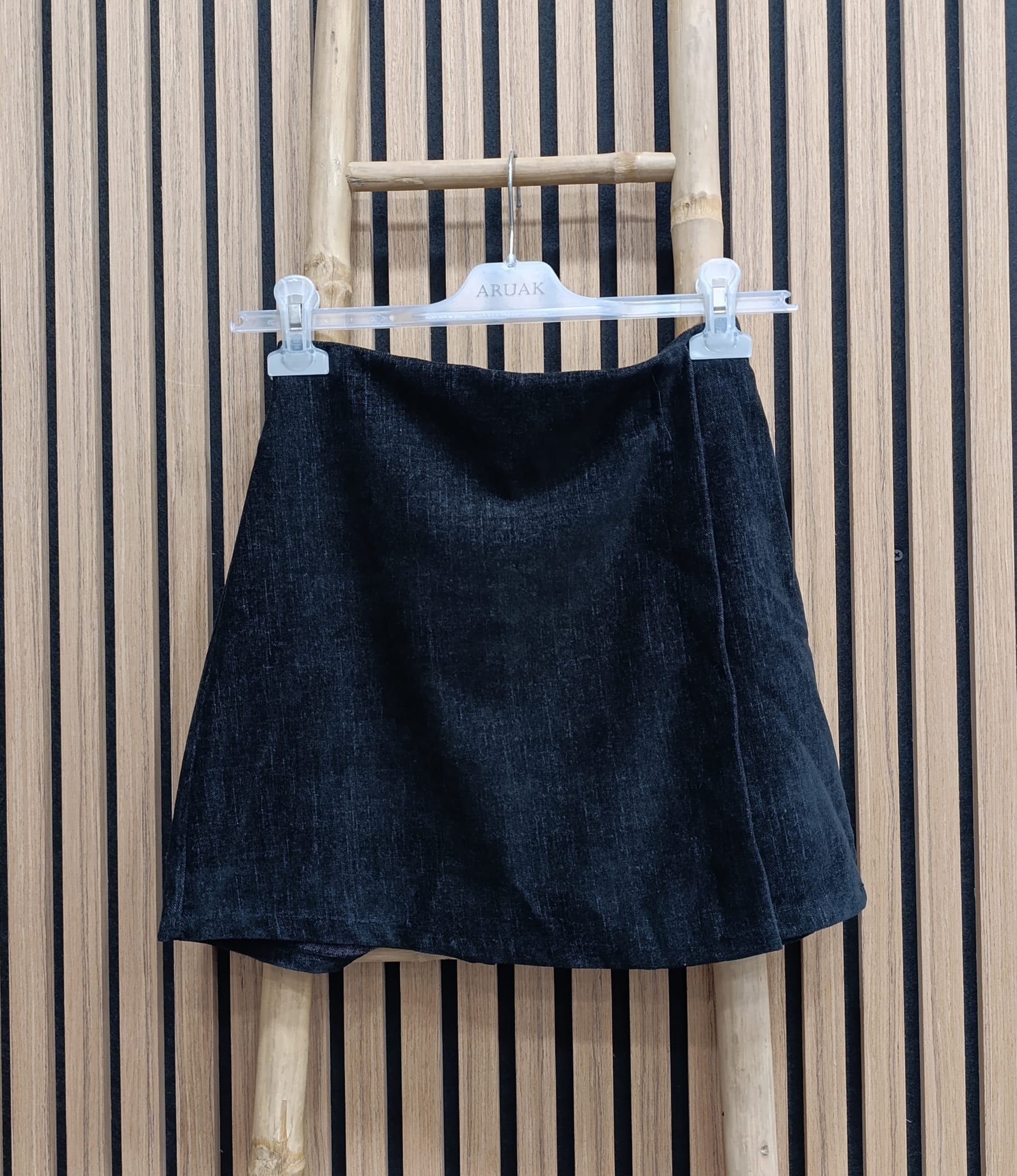 https://bo.aruak.pt/FileUploads/produtos/mulher/saia/img-20260910-wa0029.jpg