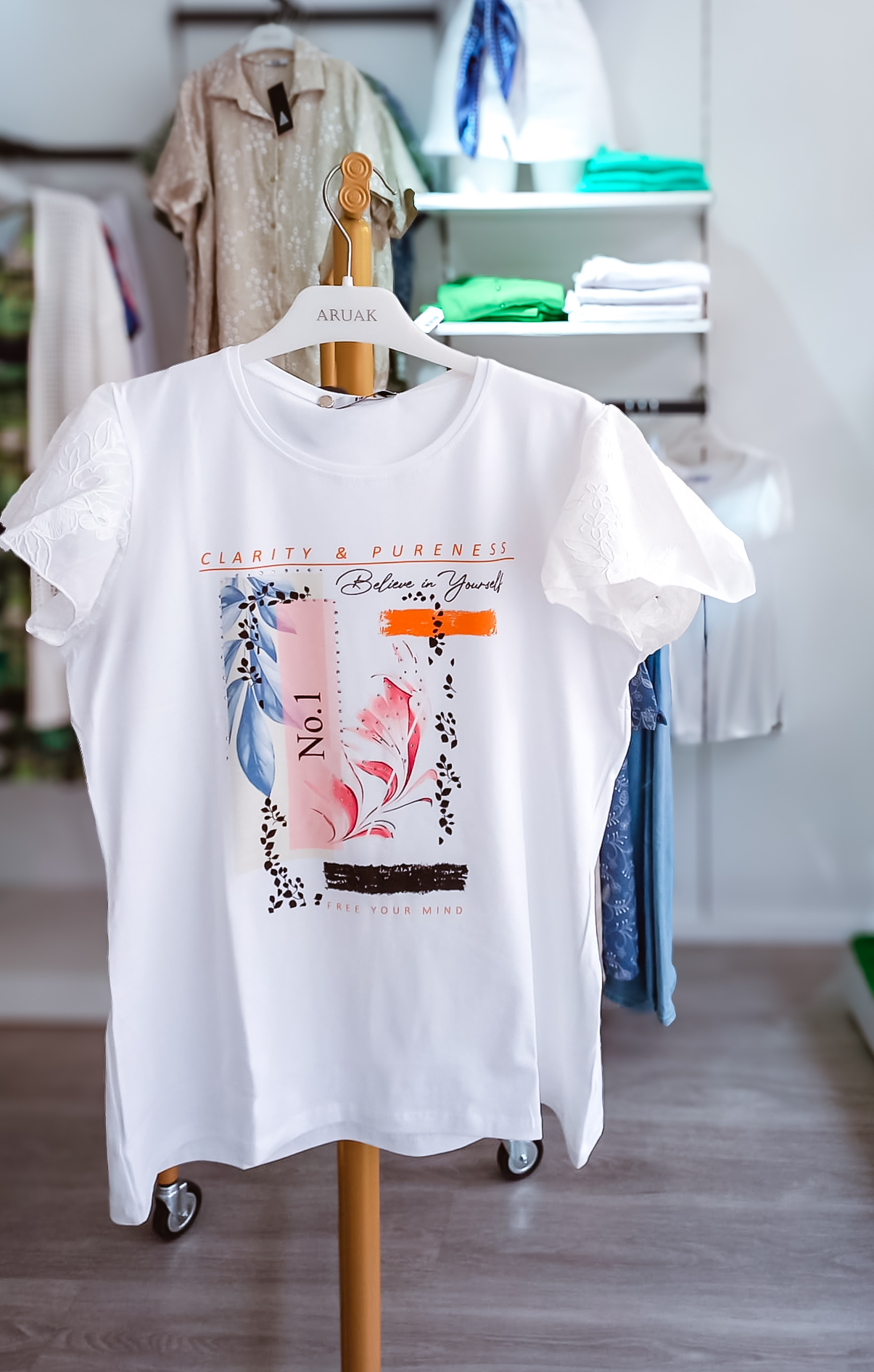 https://bo.aruak.pt/FileUploads/produtos/mulher/t-shirt/img-20250514-wa0015.jpg