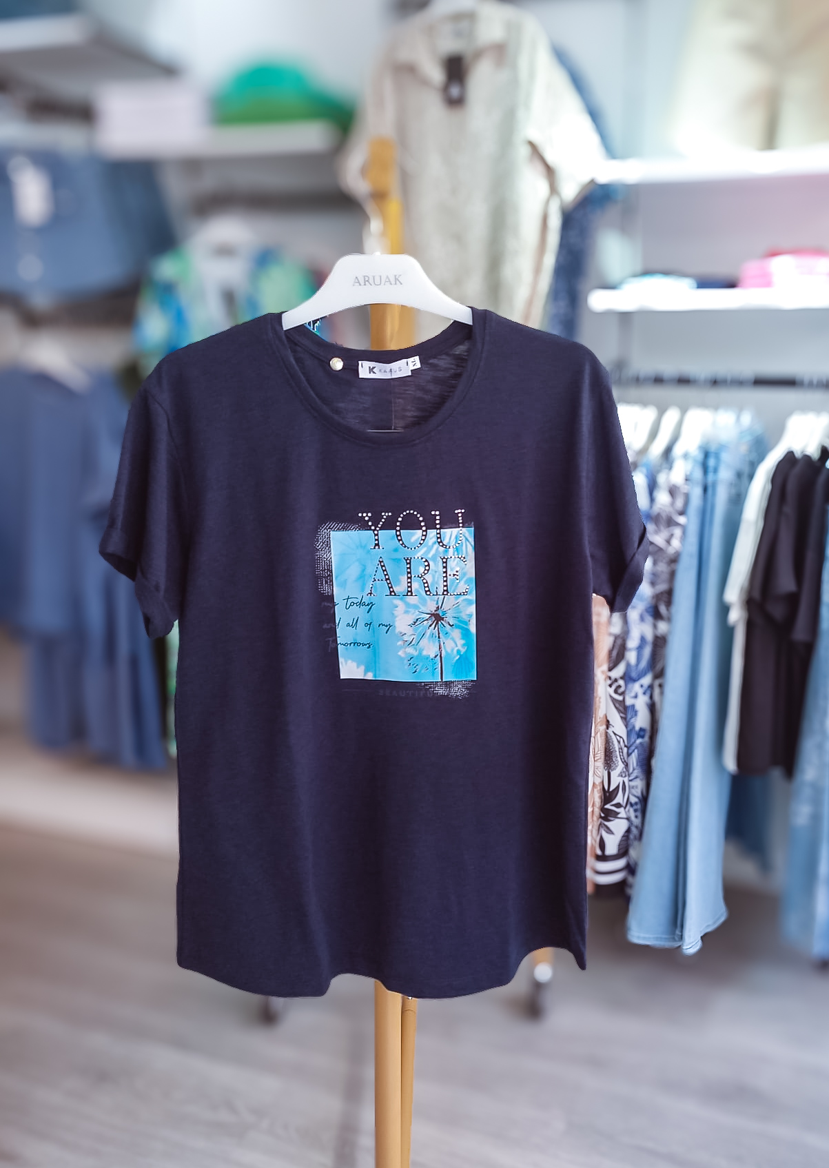 https://bo.aruak.pt/FileUploads/produtos/mulher/t-shirt/img-20250527-wa0006.jpg