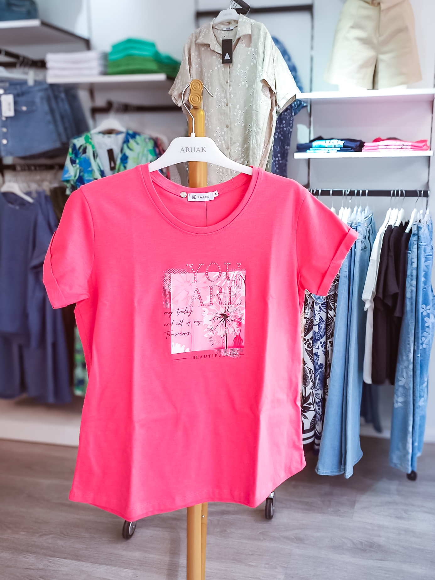 https://bo.aruak.pt/FileUploads/produtos/mulher/t-shirt/img-20250527-wa0007.jpg