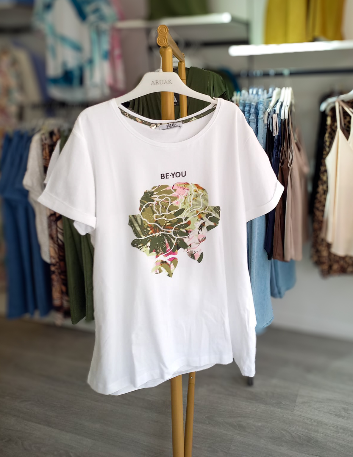 https://bo.aruak.pt/FileUploads/produtos/mulher/t-shirt/img-20250624-wa0063.jpg