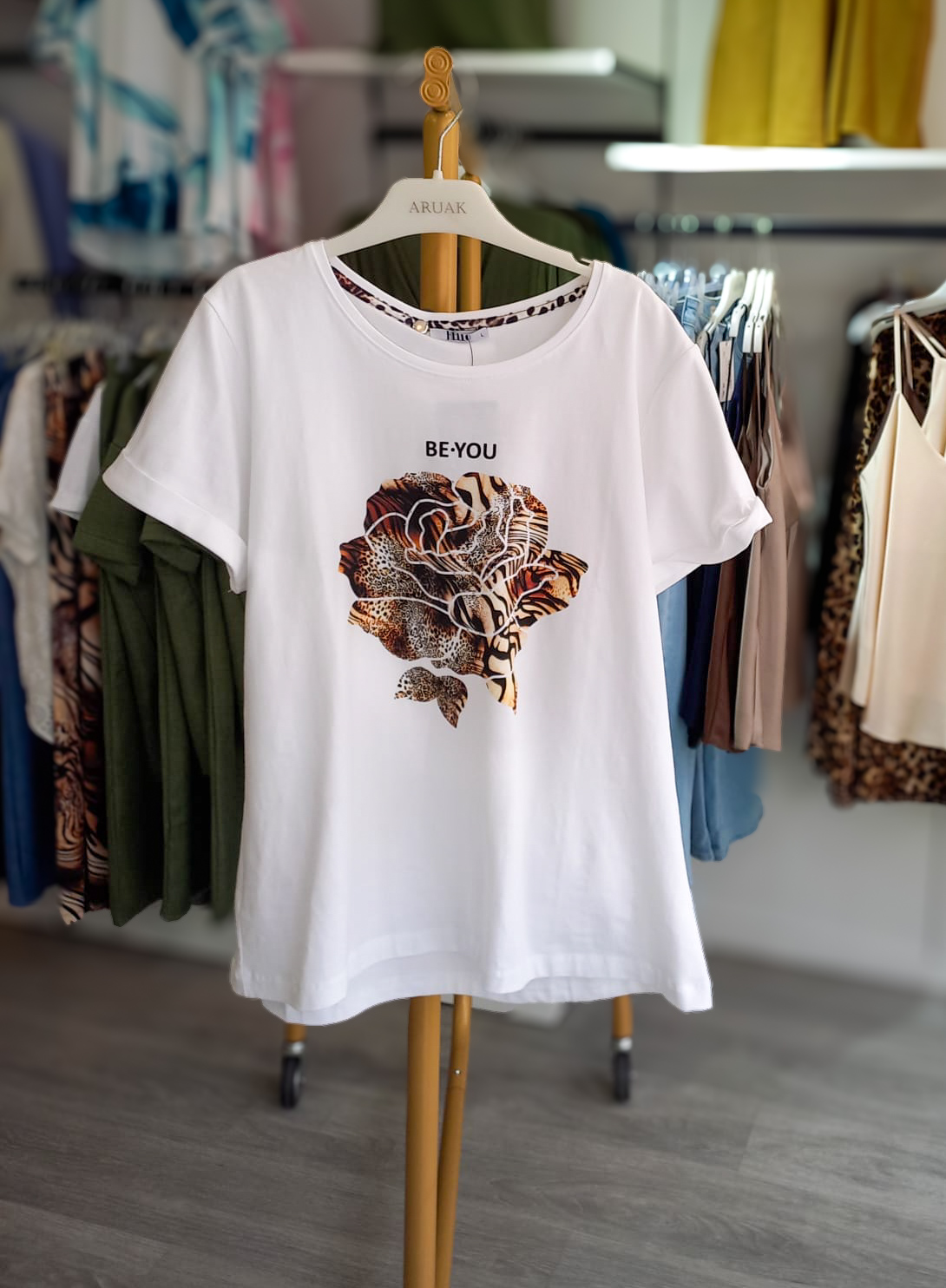 https://bo.aruak.pt/FileUploads/produtos/mulher/t-shirt/img-20250624-wa0064.jpg