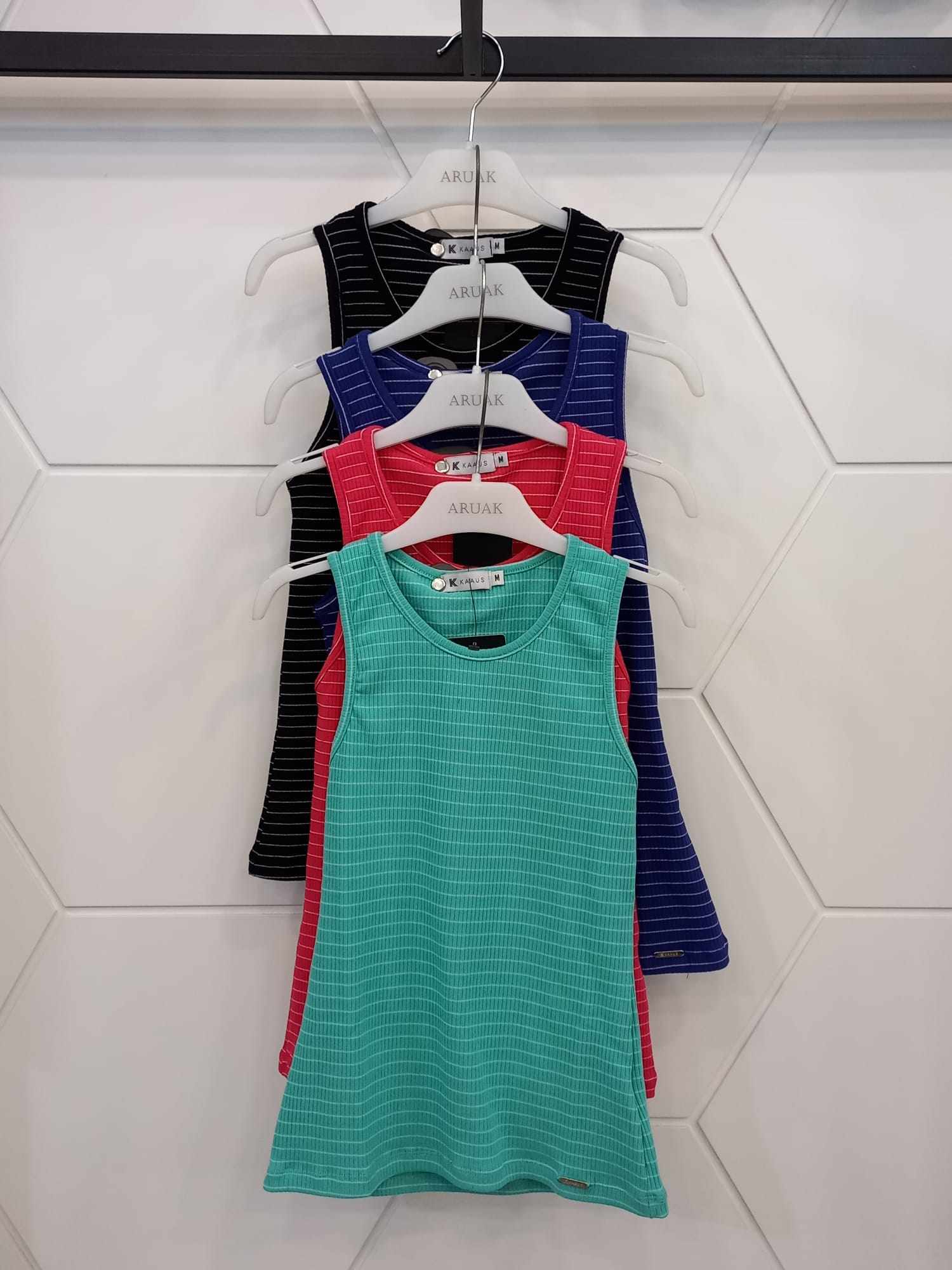 https://bo.aruak.pt/FileUploads/produtos/mulher/tops/47406c6e-0af5-40f0-ba71-f50c1b441d8f.jpg