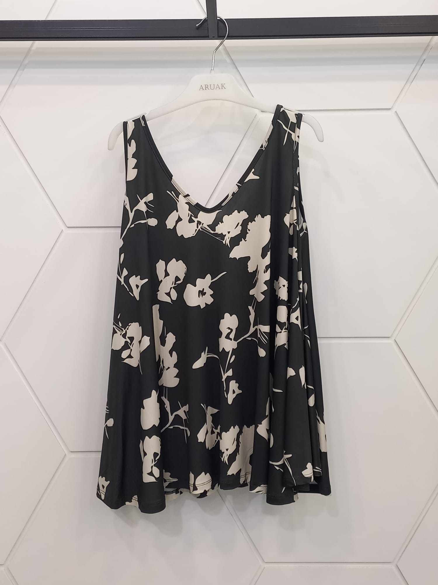 https://bo.aruak.pt/FileUploads/produtos/mulher/tops/6b1d5e0c-7112-4a57-8fdb-ea9203b05426.jpg